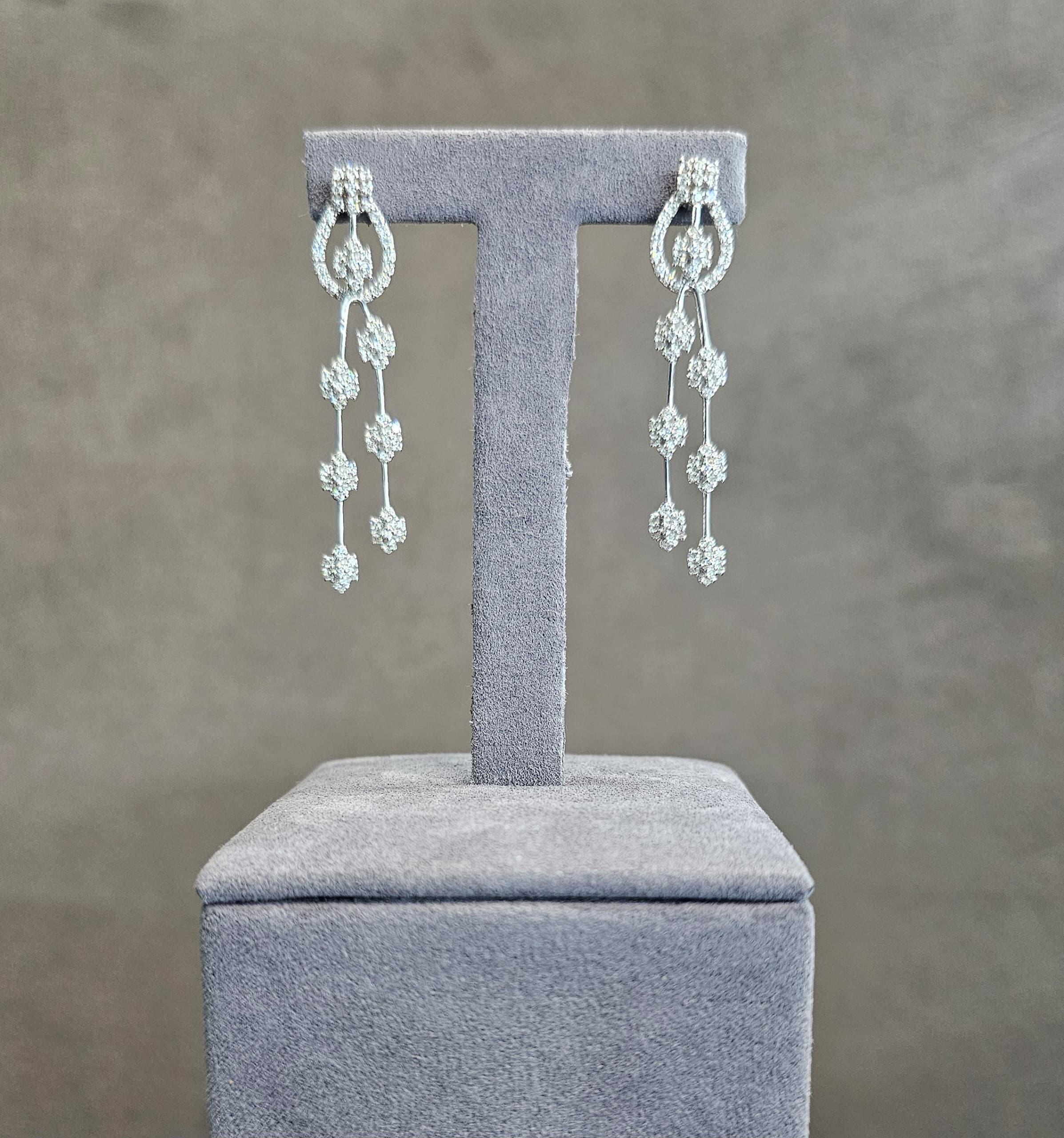 Moderno Orecchino con diamante moderno da 1,25 carati in vendita