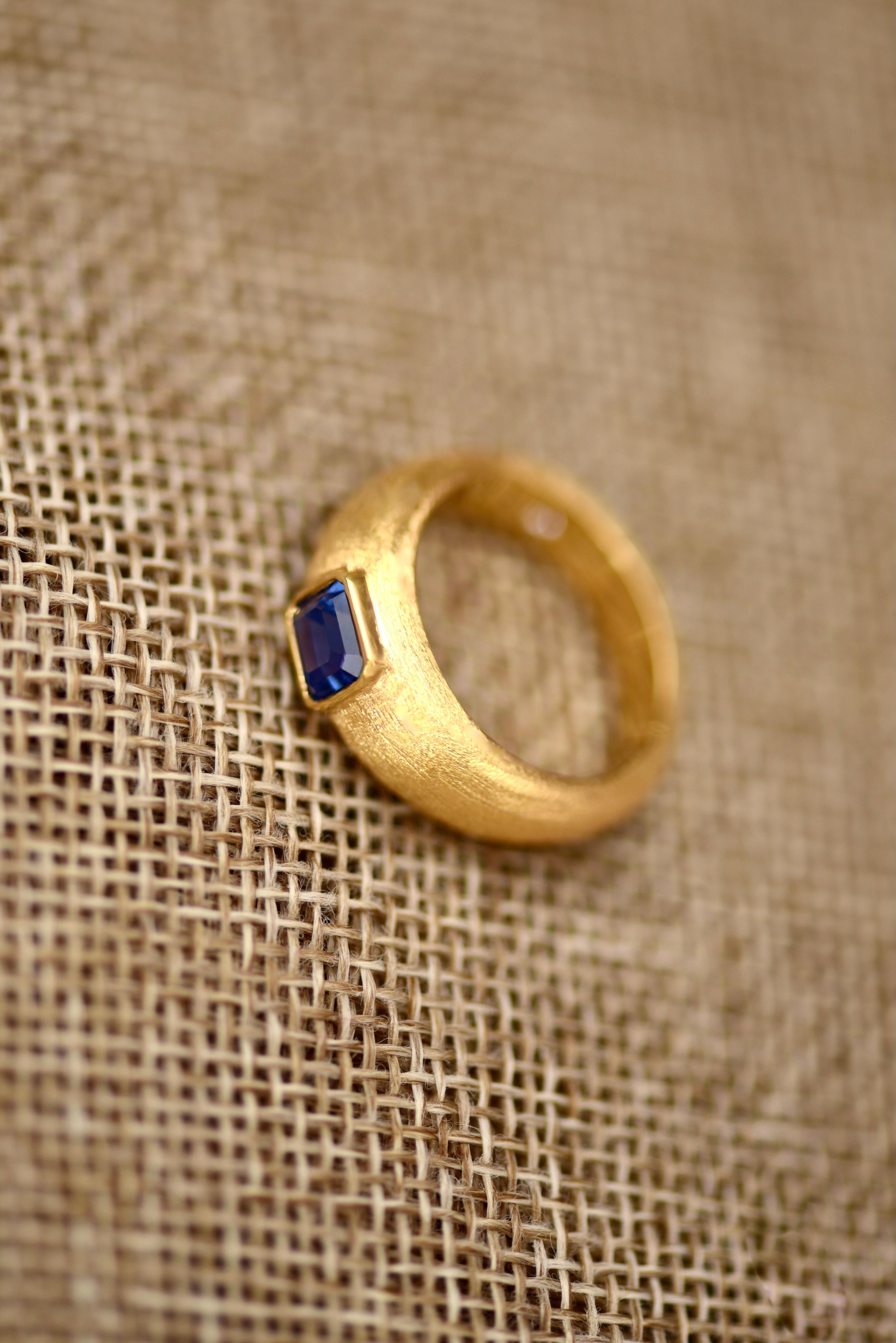 1, 25 Carat Natural Blue Sapphire 18 Karat Yellow Gold Ring Tuxedo by D&A 3