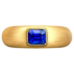 1,25 Carat Natural Blue Sapphire 18 Karat Yellow Gold Ring Tuxedo by D&A