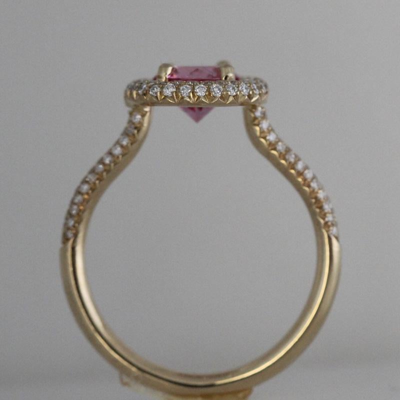 1,25 Karat Natürlicher Fancy Pink Saphir und Diamant Ring im Angebot 3