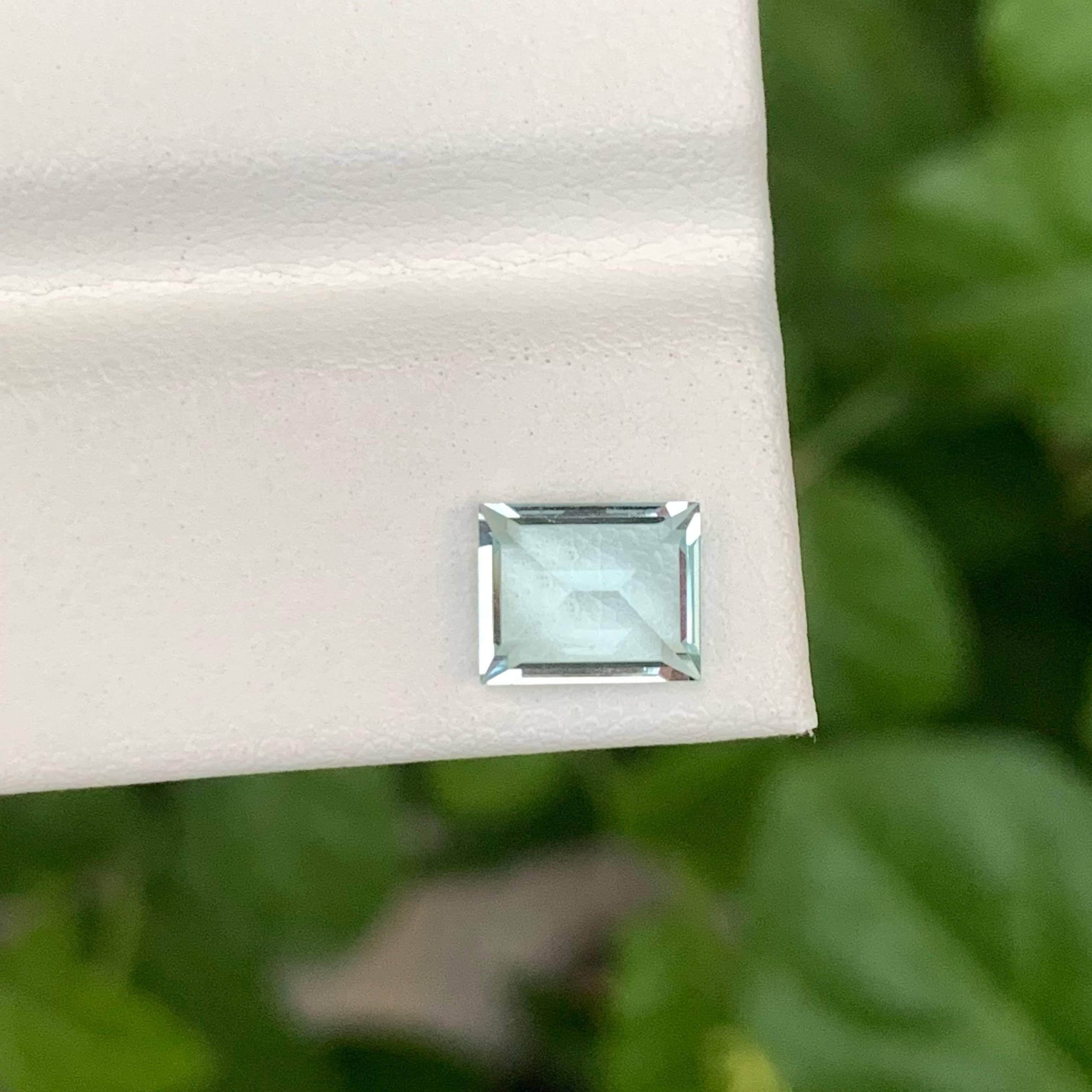Moderne 1.25 Carat Natural Loose Exceptional Aquamarine Baguette Cut Pakistani Gemstone (Aigue-marine en vrac, taille baguette) en vente