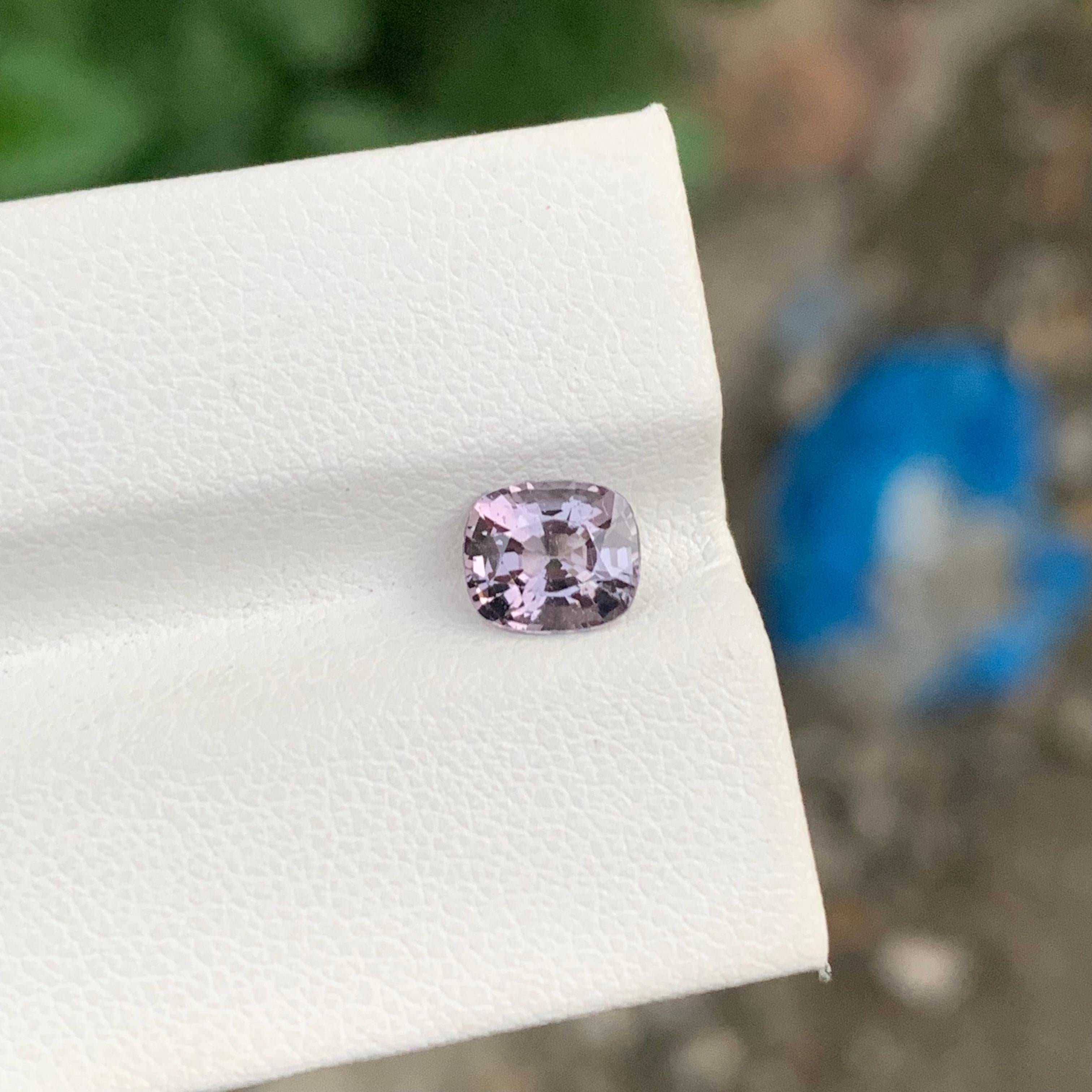 1.25 Carat Natural Loose Pale Purple Spinel Cushion Shape Gem For Jewellery For Sale 4