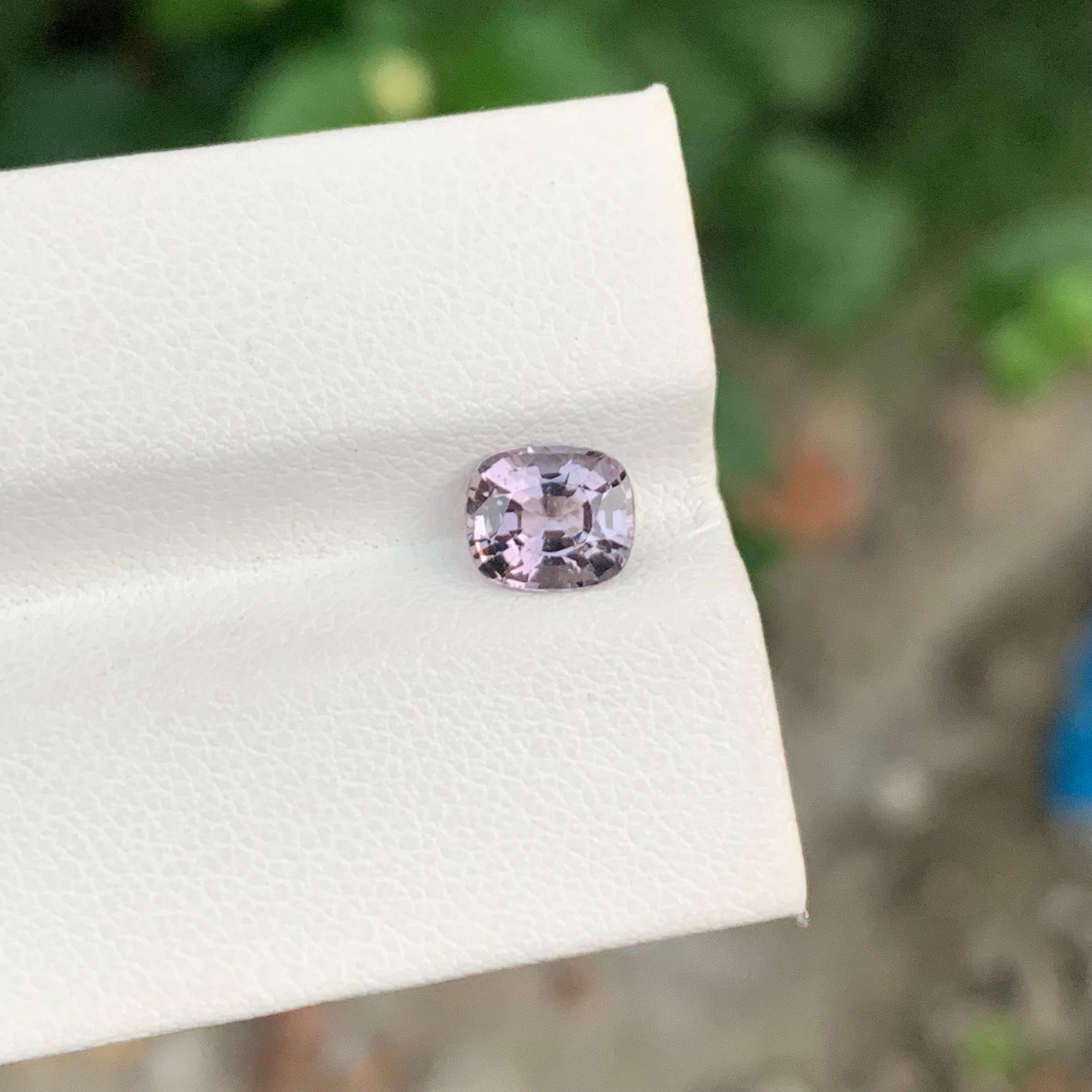 1.25 Carat Natural Loose Pale Purple Spinel Cushion Shape Gem For Jewellery For Sale 5