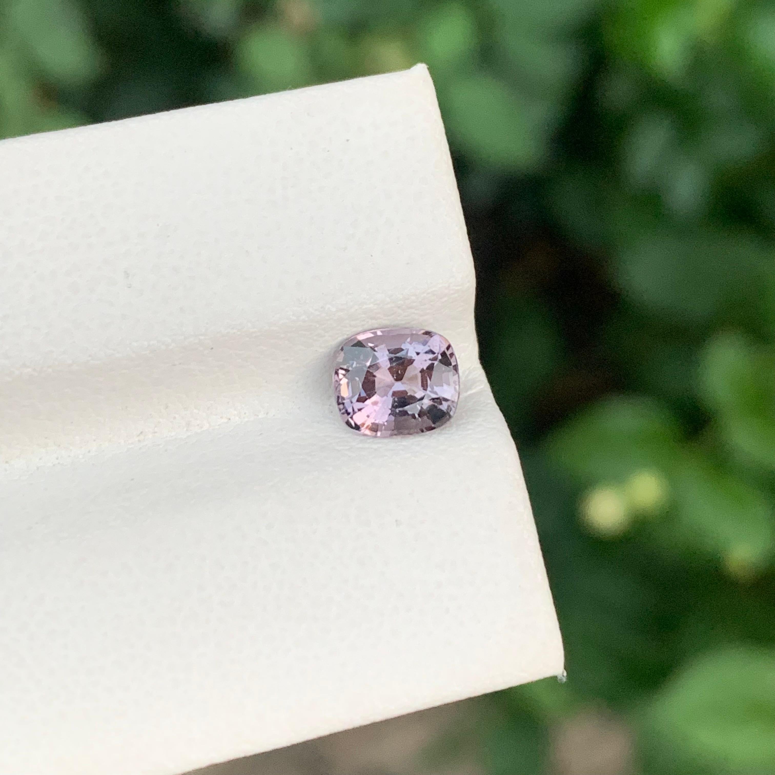 1.25 Carat Natural Loose Pale Purple Spinel Cushion Shape Gem For Jewellery In New Condition For Sale In Peshawar, PK