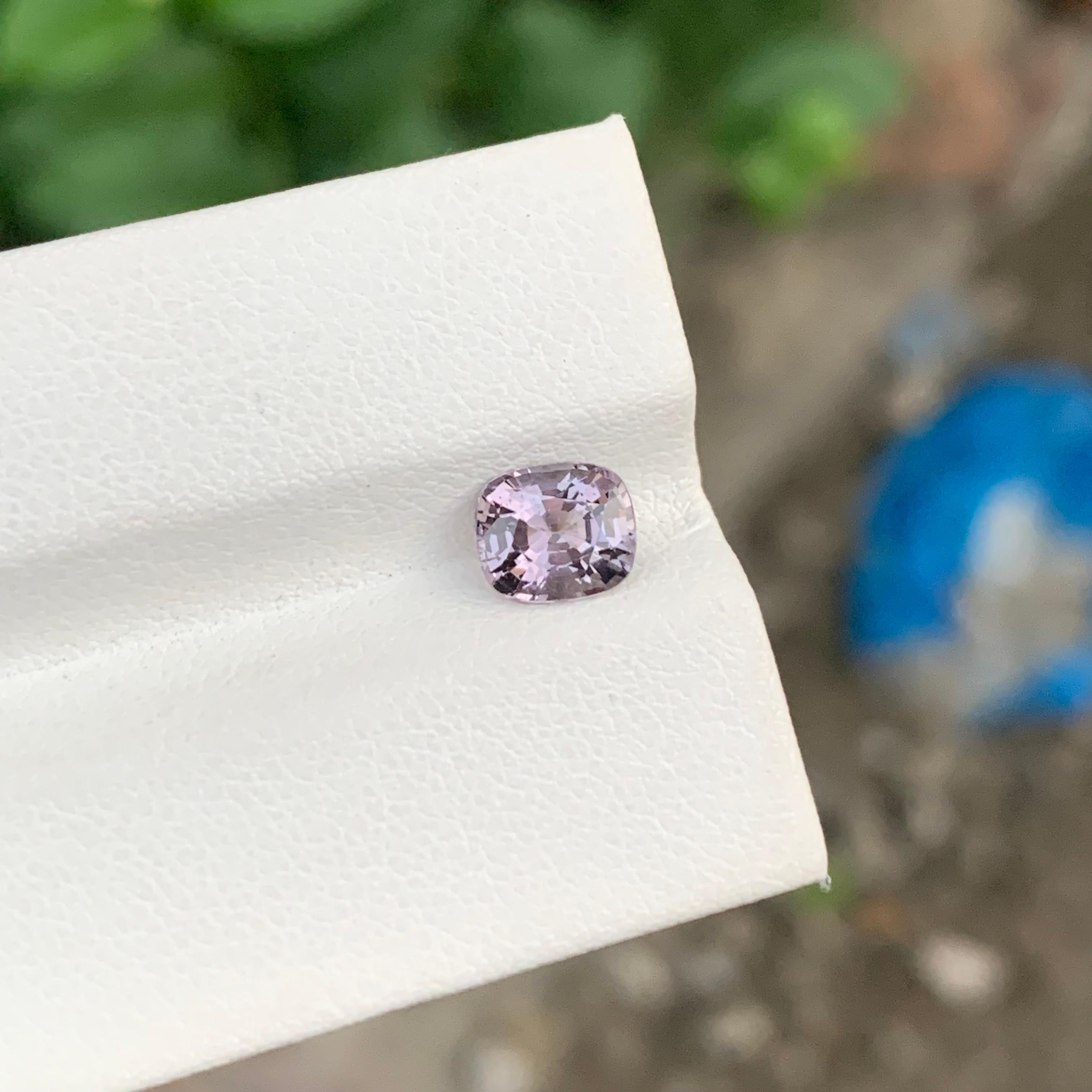 1.25 Carat Natural Loose Pale Purple Spinel Cushion Shape Gem For Jewellery For Sale 2