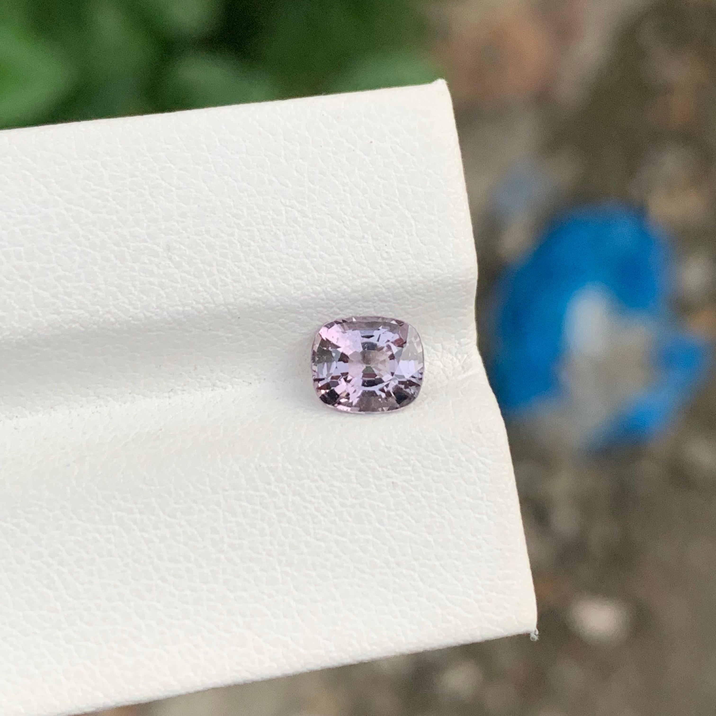 1.25 Carat Natural Loose Pale Purple Spinel Cushion Shape Gem For Jewellery For Sale 3