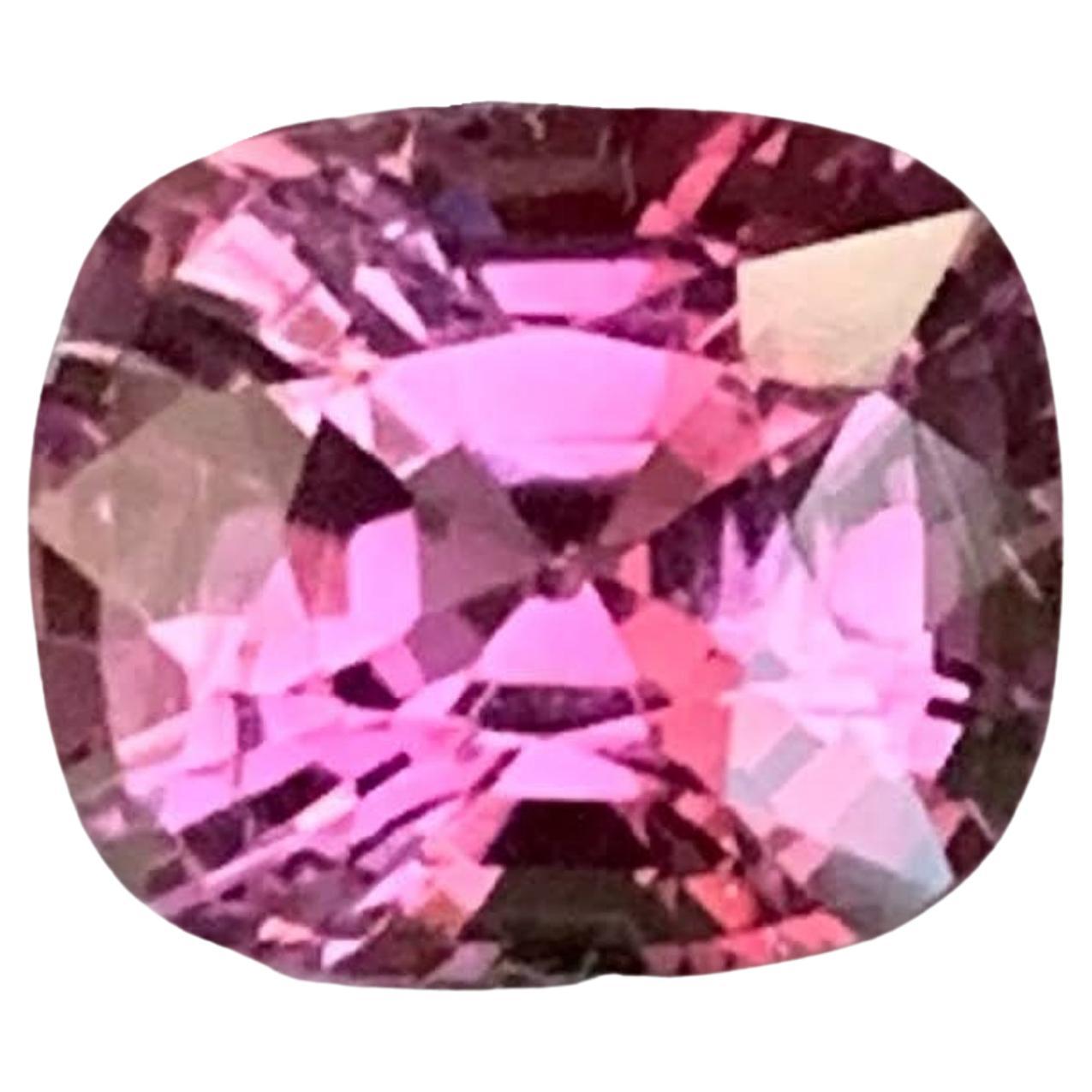 1.25 Carat Natural Loose Purplish Pink Burmese Spinel Fancy Cushion Cut Gemstone (pierre précieuse taillée en coussin) en vente