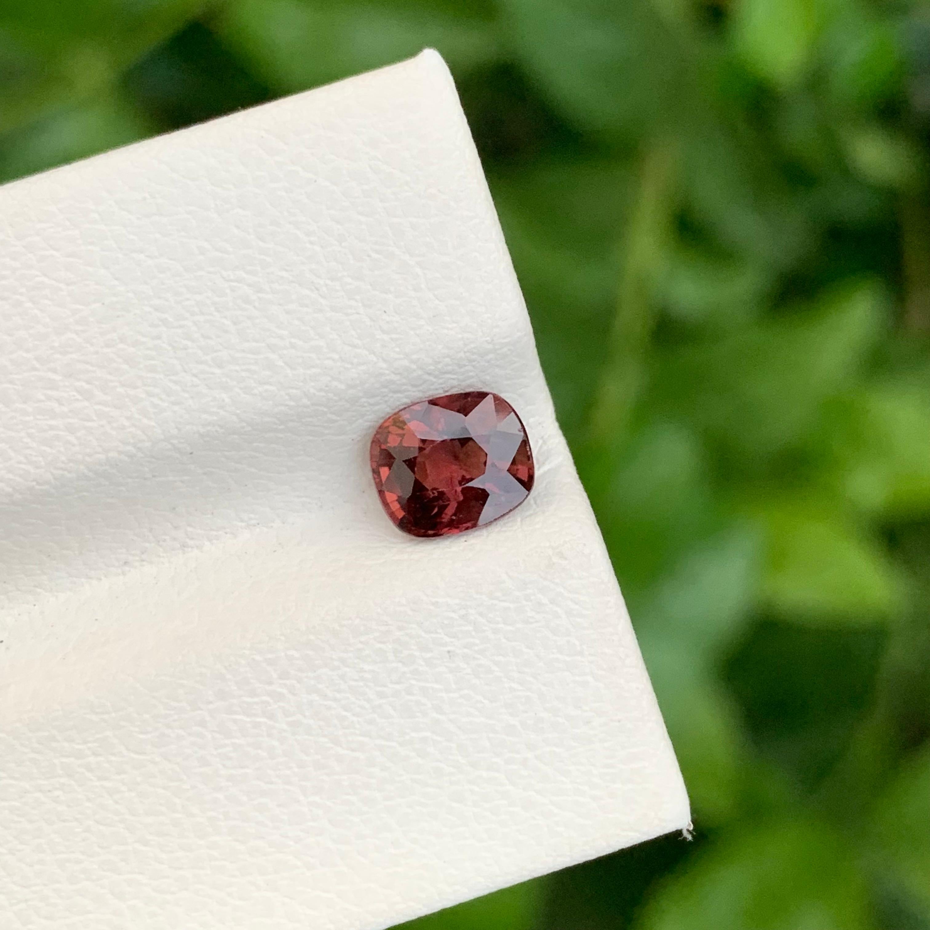 Spinello sfuso

Peso: 1,25 carati
Dimensioni: 6,8 x 5,8 x 4 mm
Origine: Birmania
Forma: Cuscino
Colore: rosso
Trattamento: Non
Certificato; Su richiesta del cliente

Lo spinello rosso è una gemma affascinante, nota per le sue straordinarie sfumature