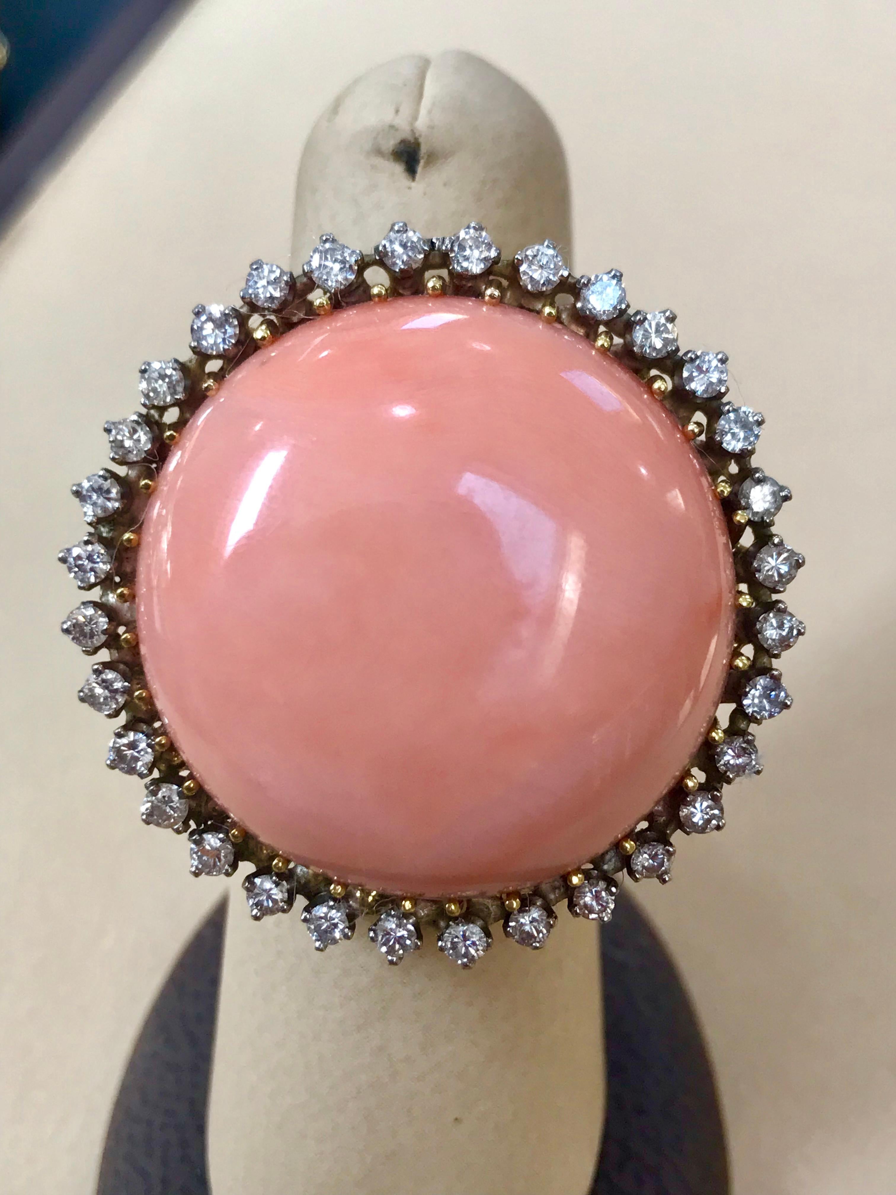 125 Carat Natural Pink Round Coral and Diamond Cocktail Ring 18 Karat Gold In Excellent Condition For Sale In New York, NY