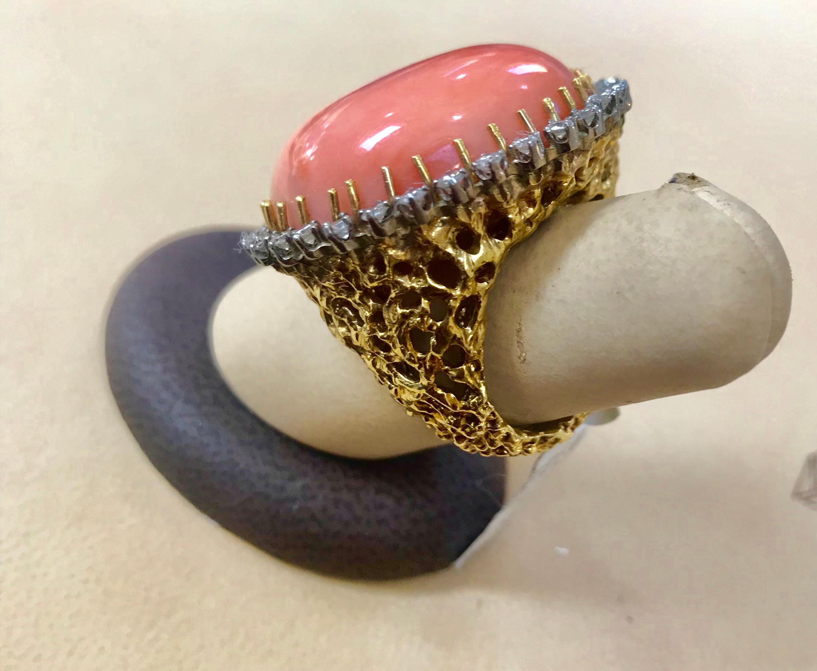 125 Carat Natural Pink Round Coral and Diamond Cocktail Ring 18 Karat Gold For Sale 1