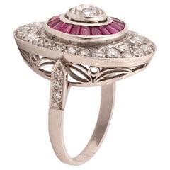 Bague en platine avec diamant taille ancienne de 1,25 carat et rubis ovale