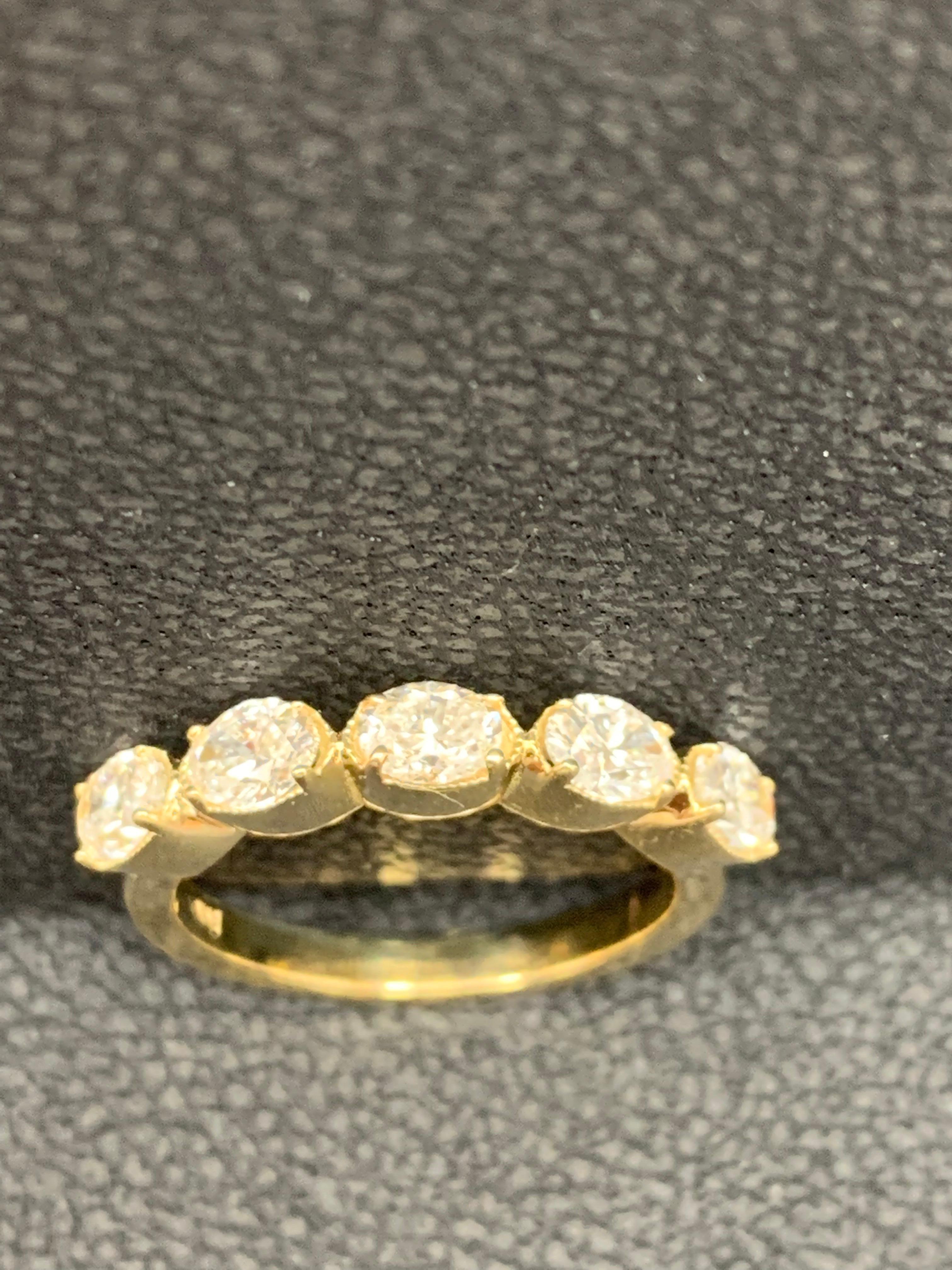 Alliance à 5 pierres en or jaune 14 carats avec diamants taille ovale de 1,25 carat en vente 6
