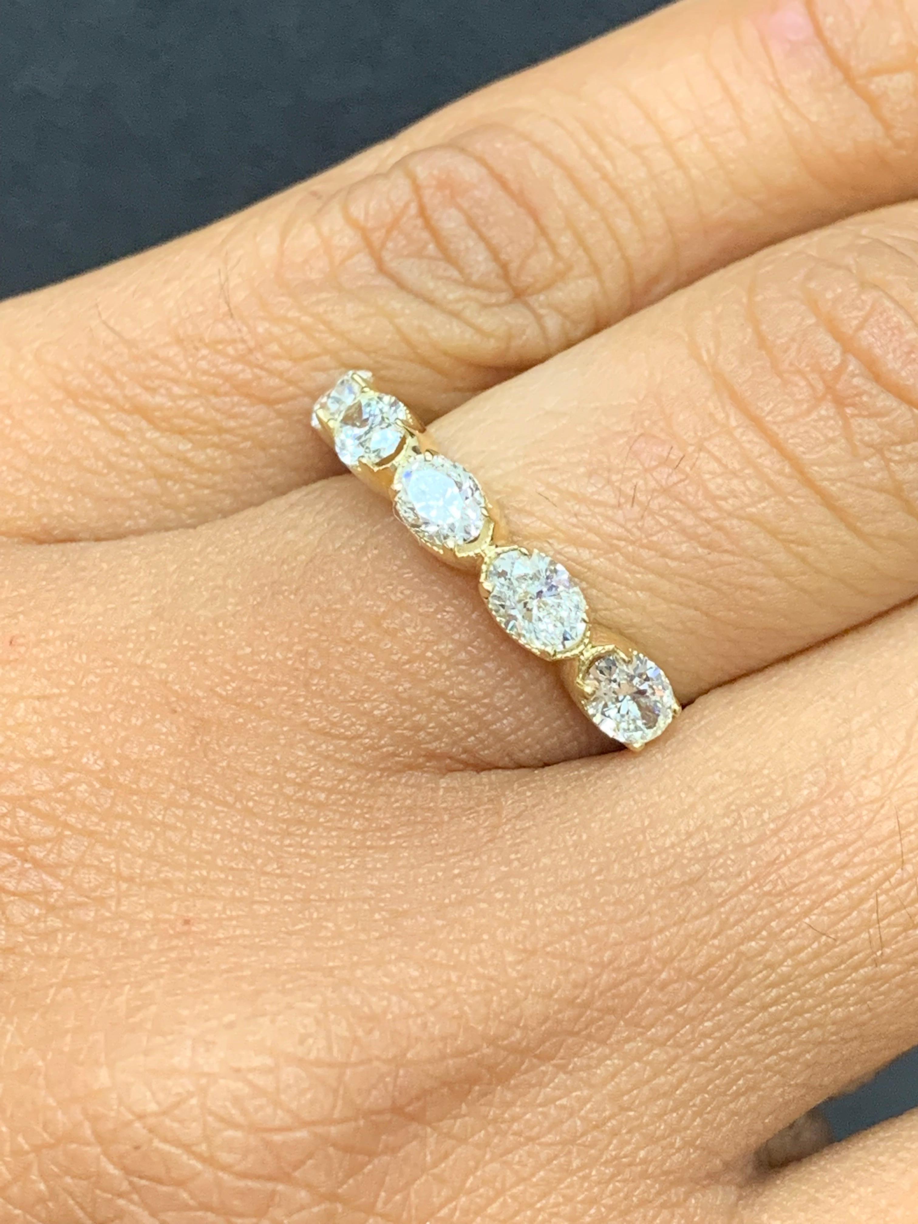Moderne Alliance à 5 pierres en or jaune 14 carats avec diamants taille ovale de 1,25 carat en vente
