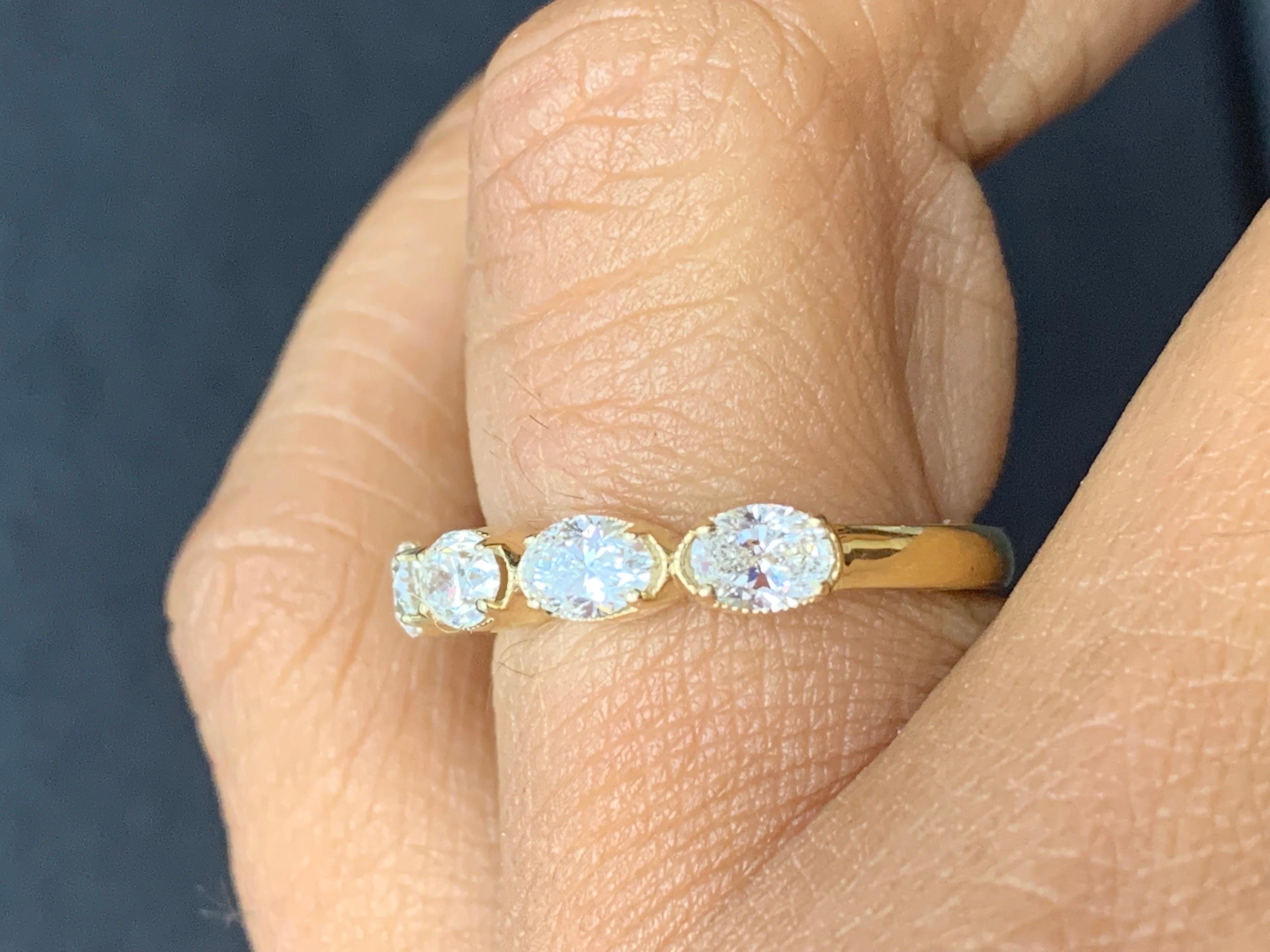 Alliance à 5 pierres en or jaune 14 carats avec diamants taille ovale de 1,25 carat Neuf - En vente à NEW YORK, NY