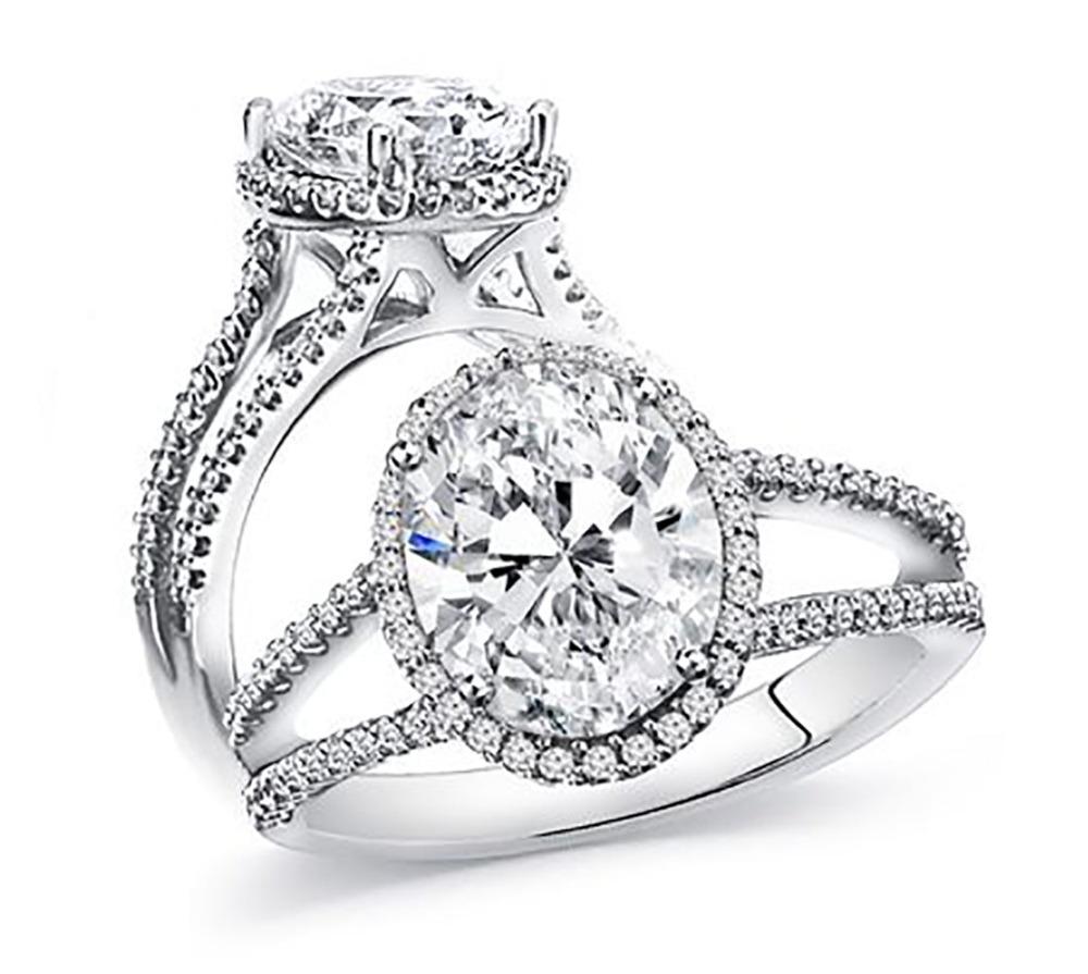 For Sale:  0.75 - 1.25 Carat Total Weight Oval Cut Diamond Engagement Ring 3