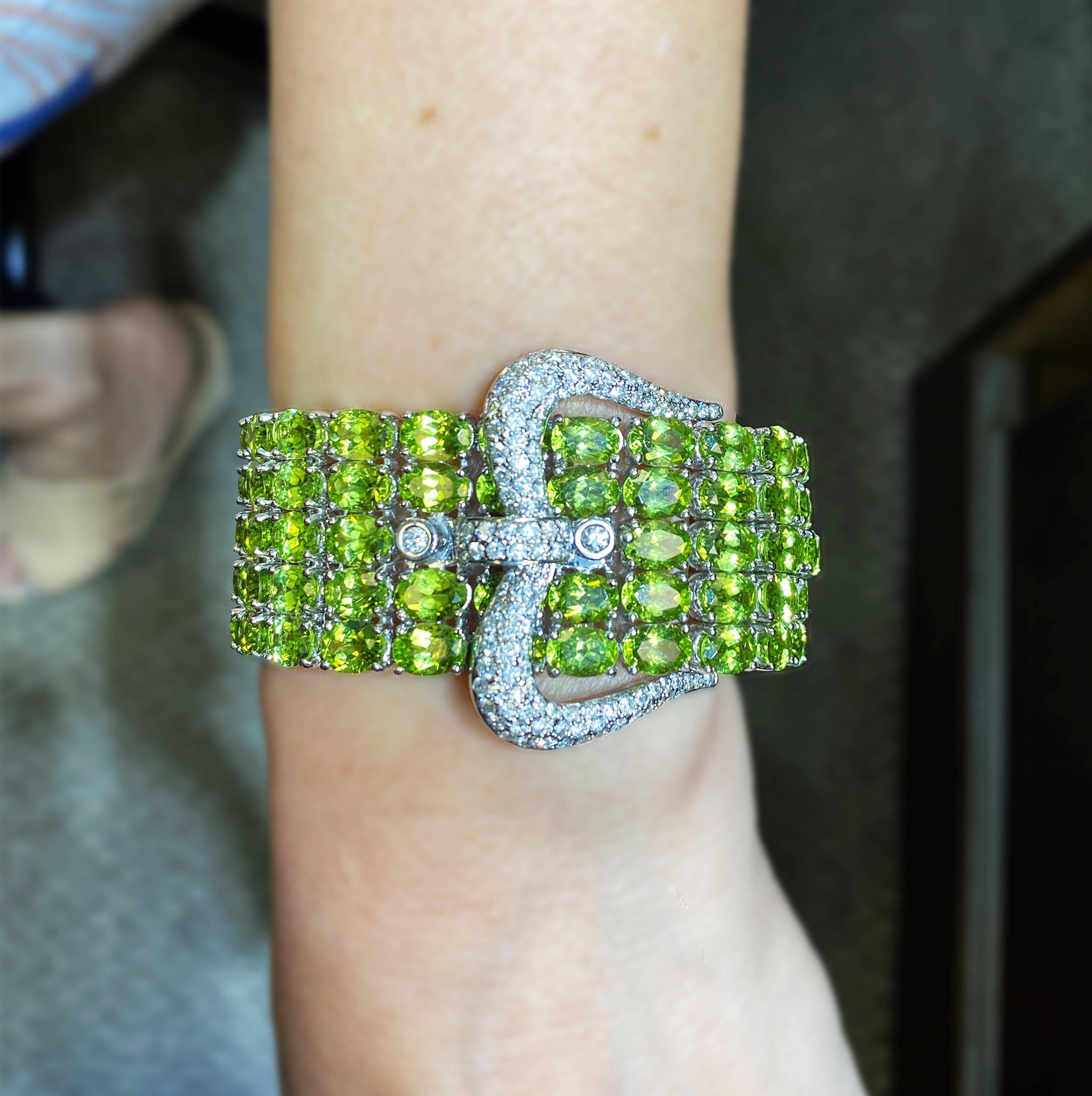 125 Carat Peridot 18K White Gold and Diamonds Buckle Style Five Row Bracelet In Excellent Condition For Sale In Boca Raton, FL