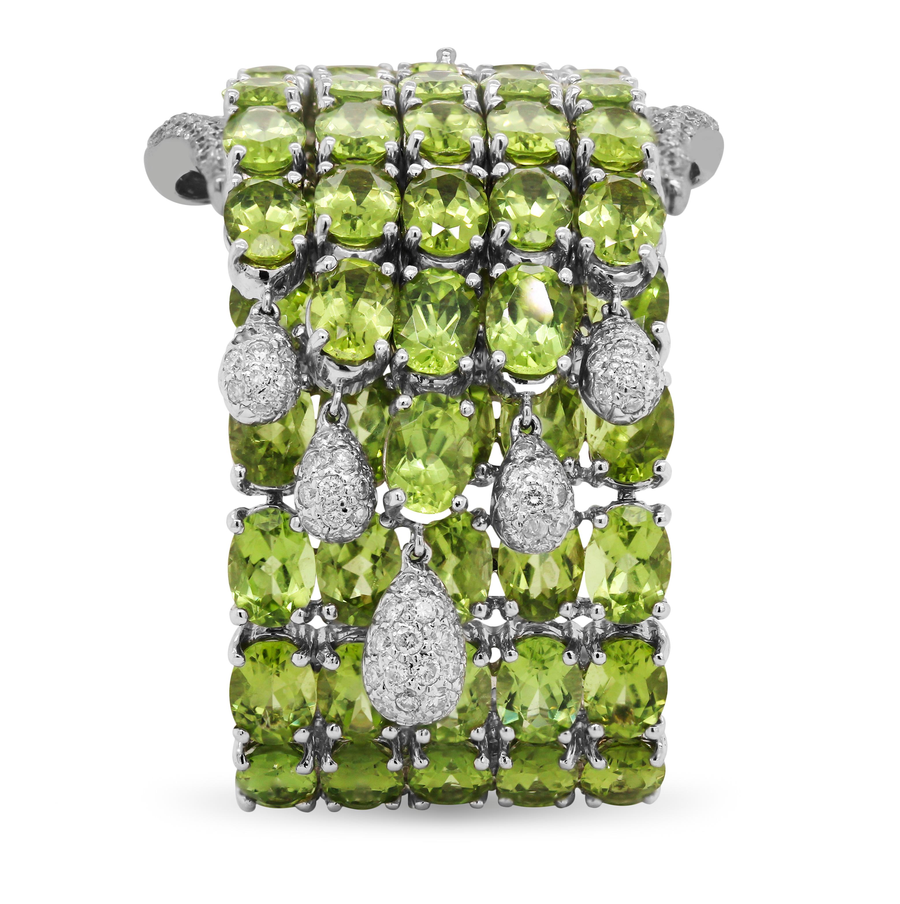 125 Carat Peridot 18K White Gold and Diamonds Buckle Style Five Row Bracelet For Sale 1