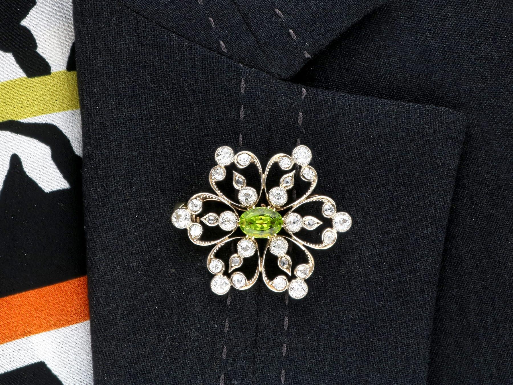 1.25 Carat Peridot 1.95 Carat Diamond, 9k Yellow Gold Pendant Brooch Circa 1890 im Angebot 9