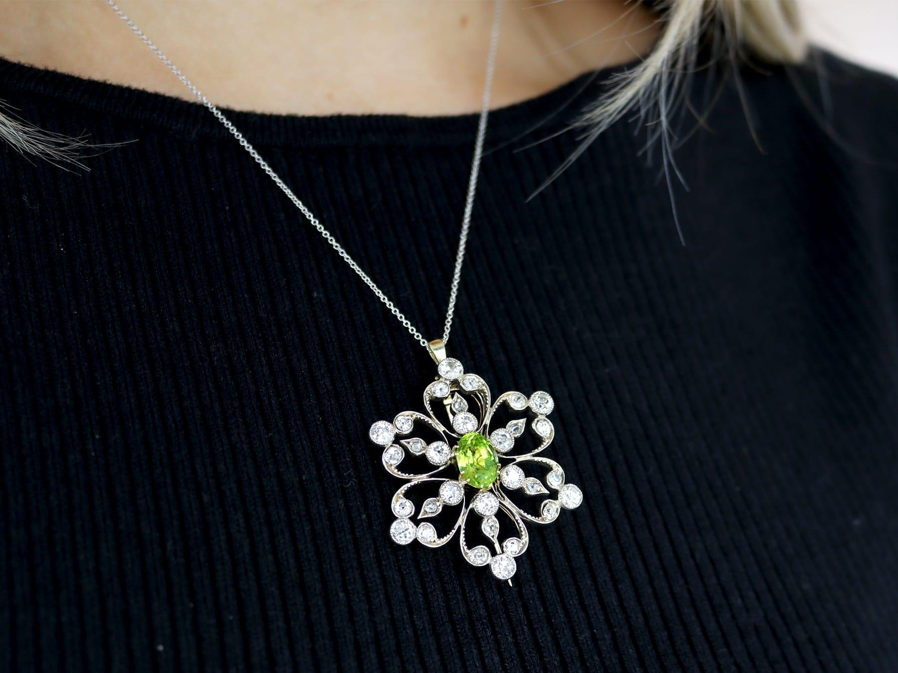1.25 Carat Peridot 1.95 Carat Diamond, 9k Yellow Gold Pendant Brooch Circa 1890 (Viktorianisch) im Angebot