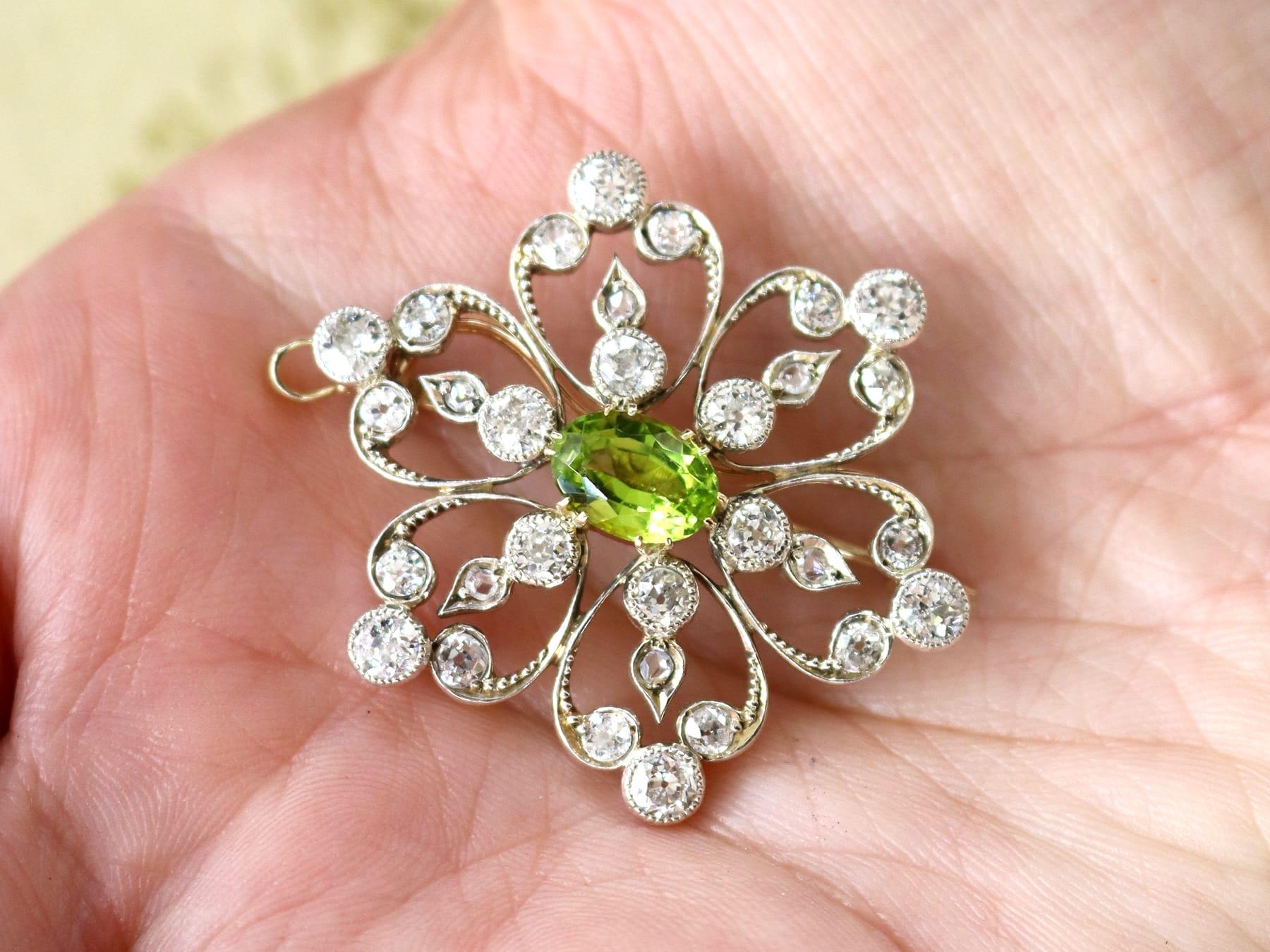 1.25 Carat Peridot 1.95 Carat Diamond, 9k Yellow Gold Pendant Brooch Circa 1890 (Ovalschliff) im Angebot