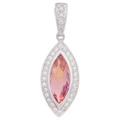 Pendentif en or blanc avec halo de diamants et topaze rose de 1,25 carat