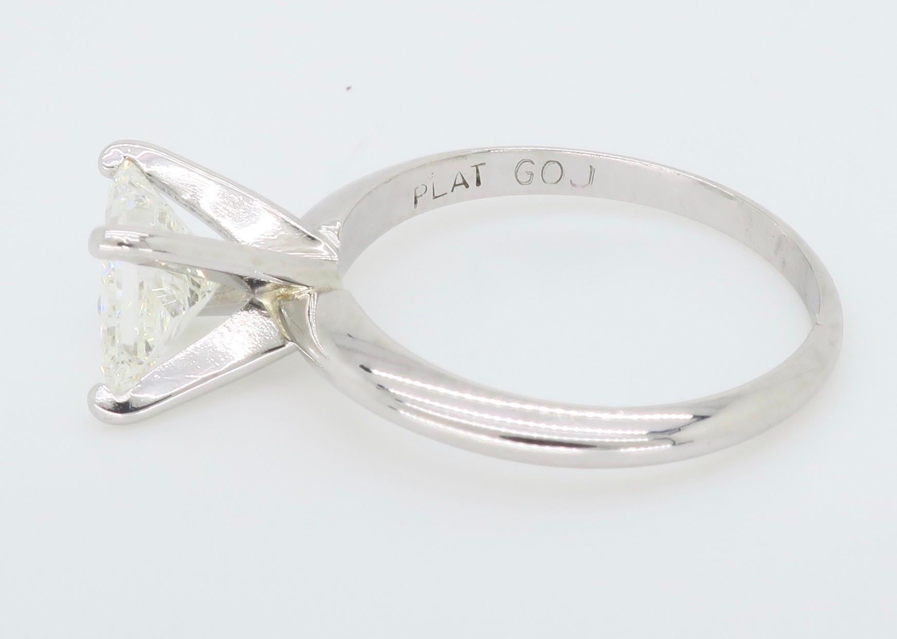 Bague de fiançailles solitaire en diamant taille princesse de 1,25 carat Unisexe en vente