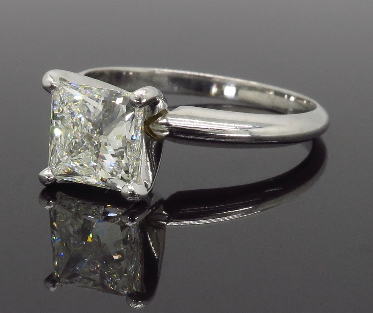 Women's or Men's 1.25 Carat Princess Cut Solitaire Diamond Engagement Ring For Sale