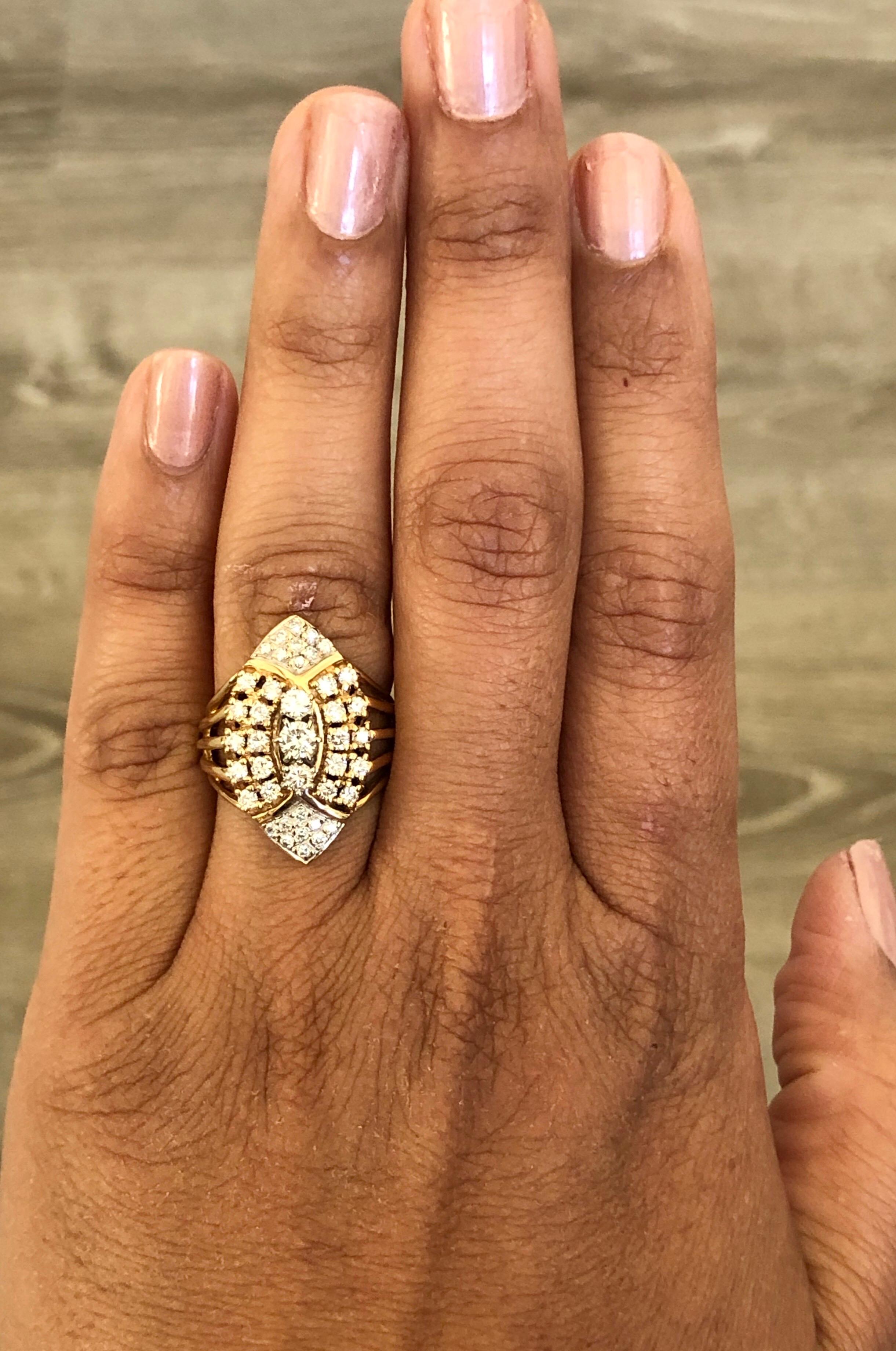 1.25 Carat Round Cut Diamond 14 Karat Yellow Gold Cluster Ring In New Condition For Sale In Los Angeles, CA