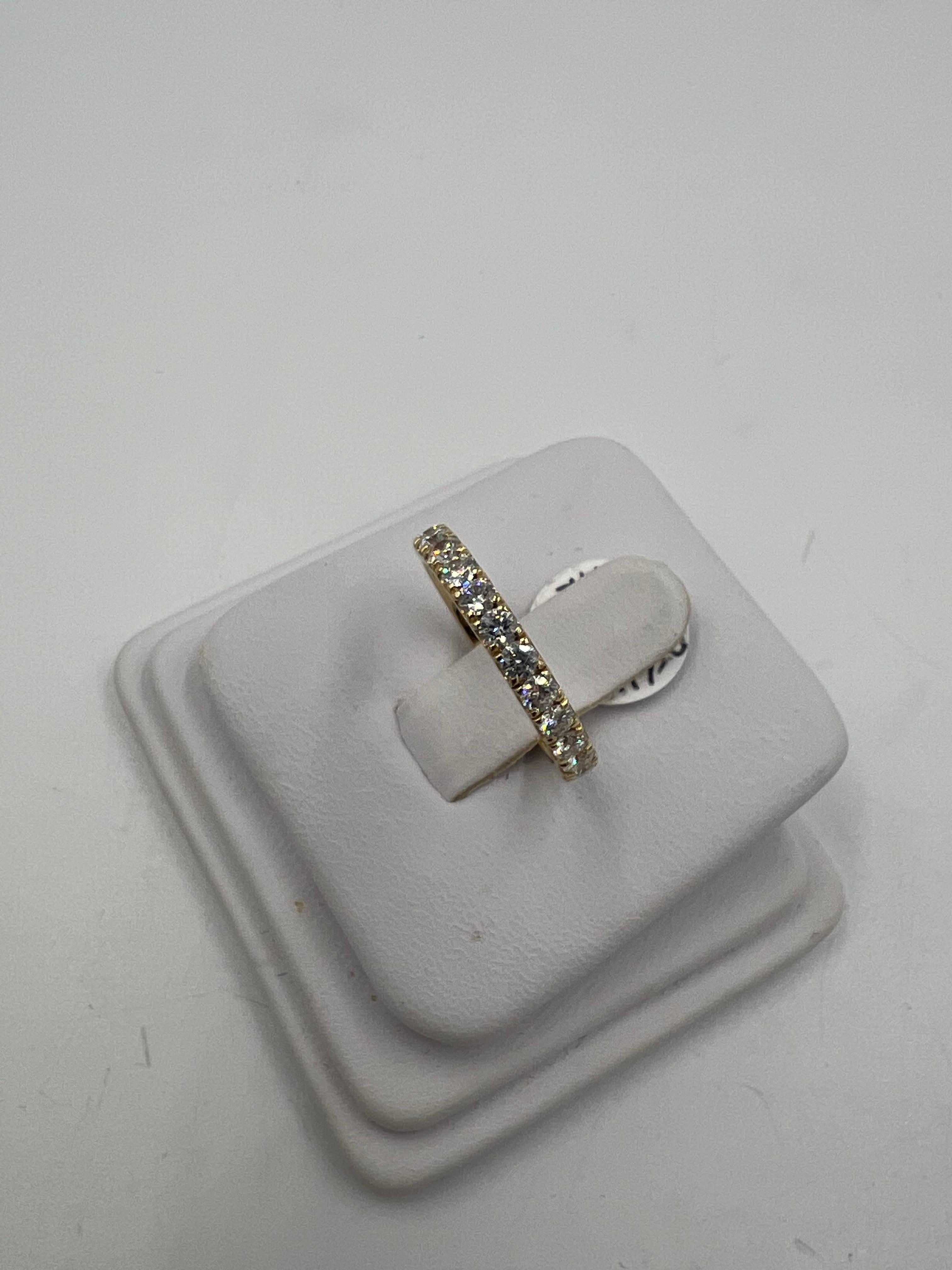 Women's or Men's 1.25 Carat Round Diamond Yellow Gold Eternity Band Ring Size 6 For Sale