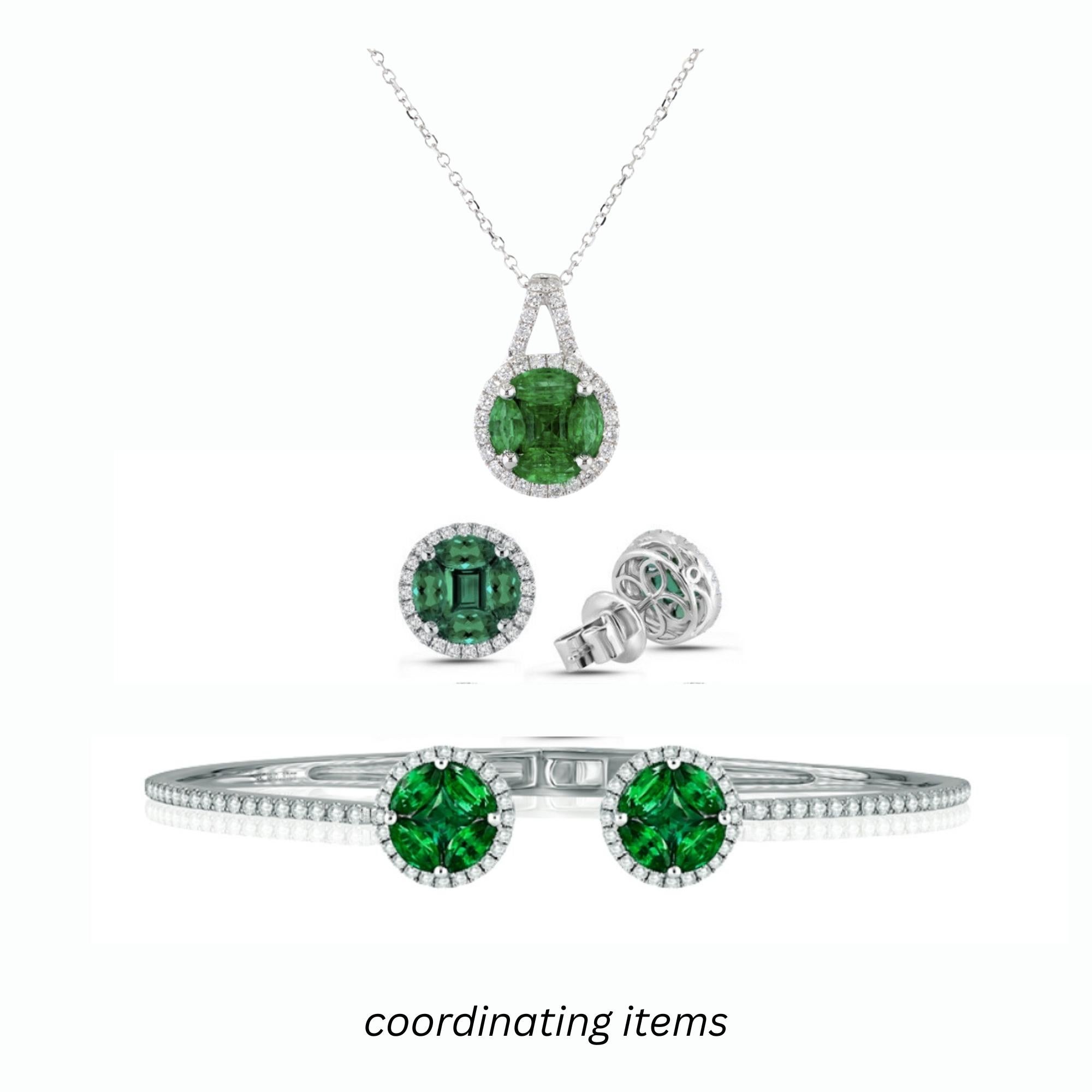 Taglio misto Orecchini con perno di smeraldo rotondo a grappolo fine da 1,25 carati in 0,2 carati di diametro Halo ref299 in vendita