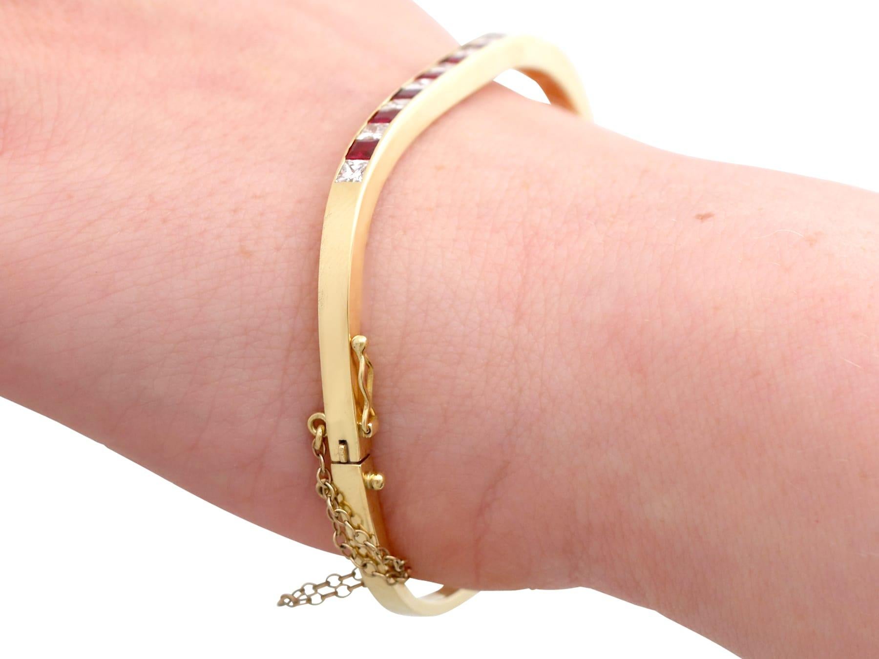 Bracelet en or jaune avec rubis de 1,25 carat et diamants de 1,12 carat en vente 5