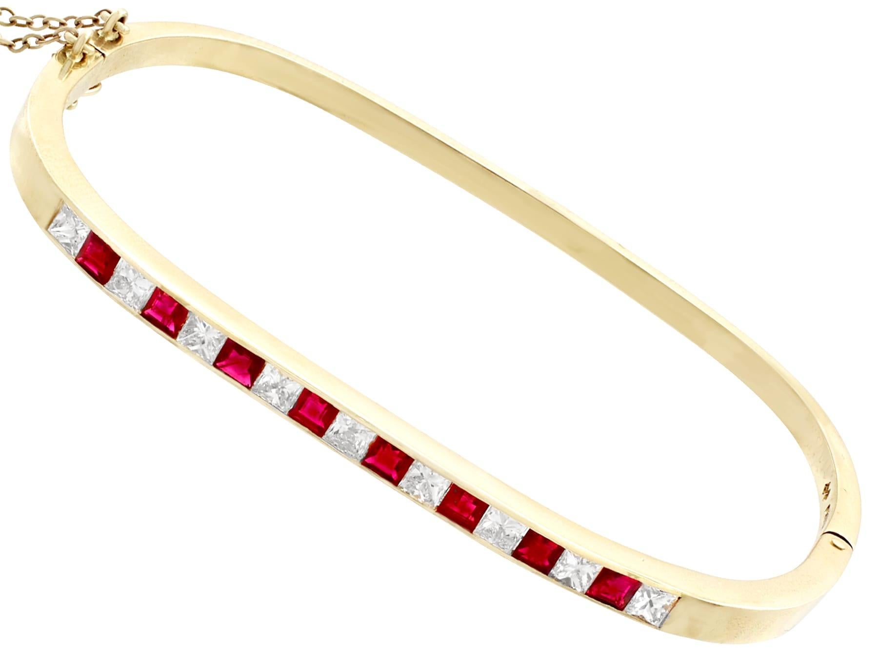 Taille princesse Bracelet en or jaune avec rubis de 1,25 carat et diamants de 1,12 carat en vente
