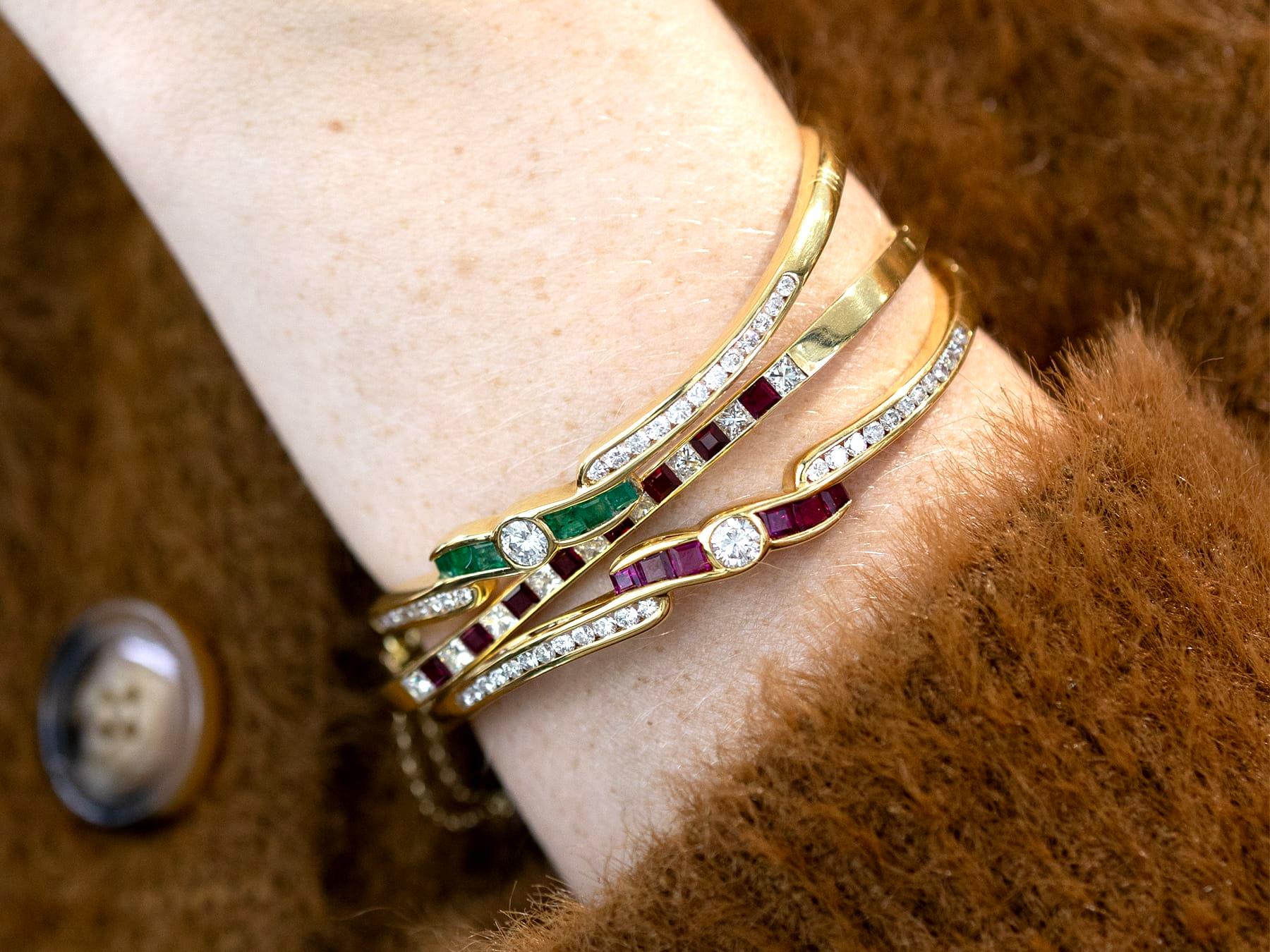 Bracelet en or jaune avec rubis de 1,25 carat et diamants de 1,12 carat Excellent état - En vente à Jesmond, Newcastle Upon Tyne