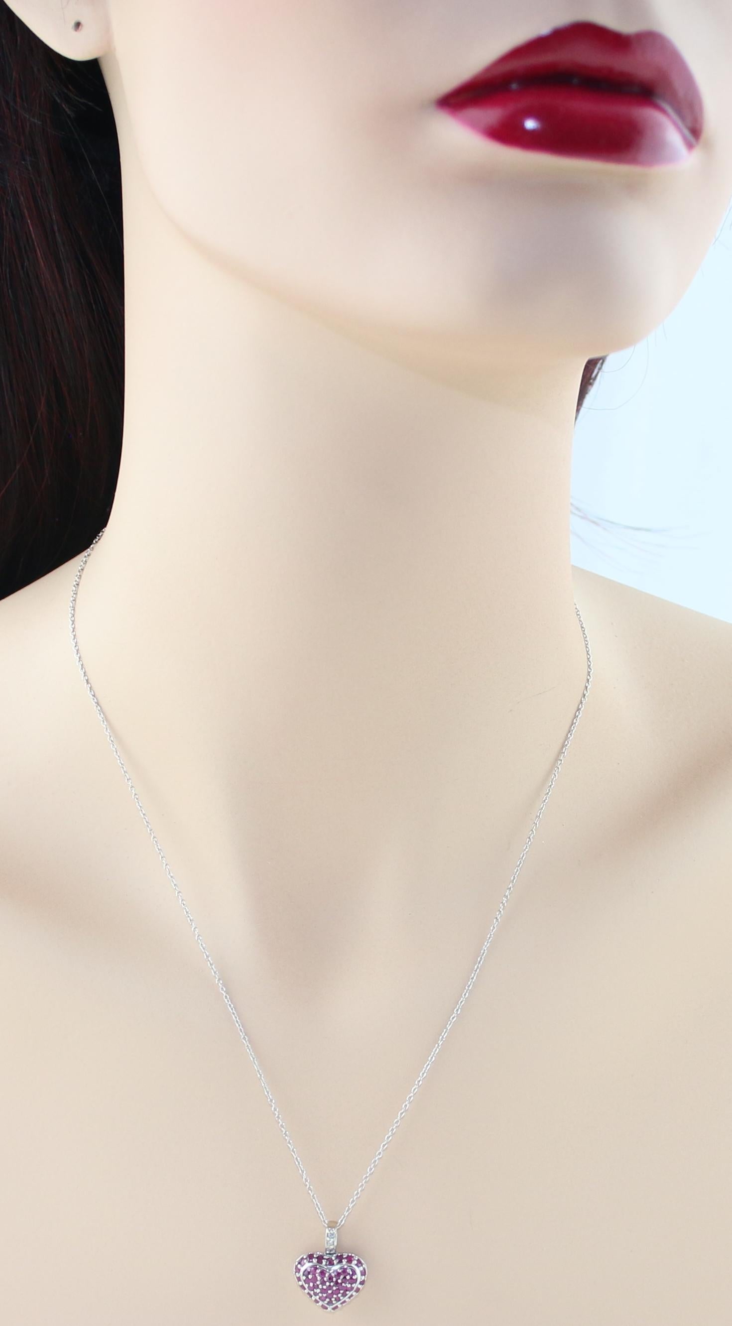 Collar Colgante Corazón de Oro con Rubí y Diamantes de 1,25 Quilates Contemporáneo en venta