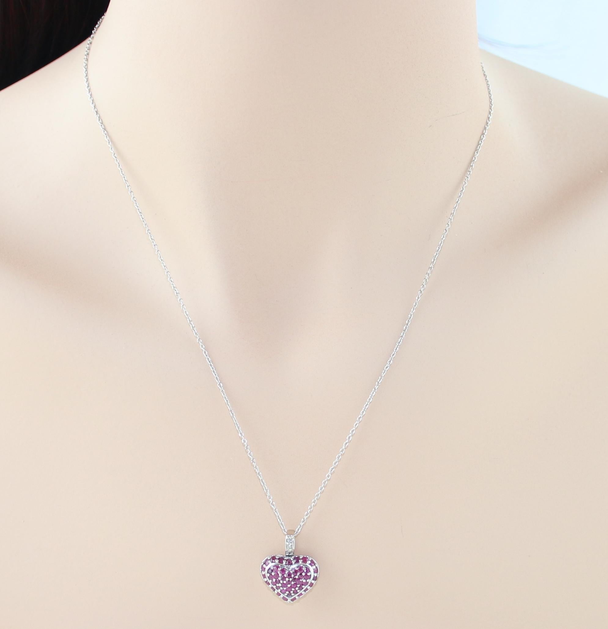 Round Cut 1.25 Carat Ruby and Diamond Gold Heart Pendant Necklace For Sale