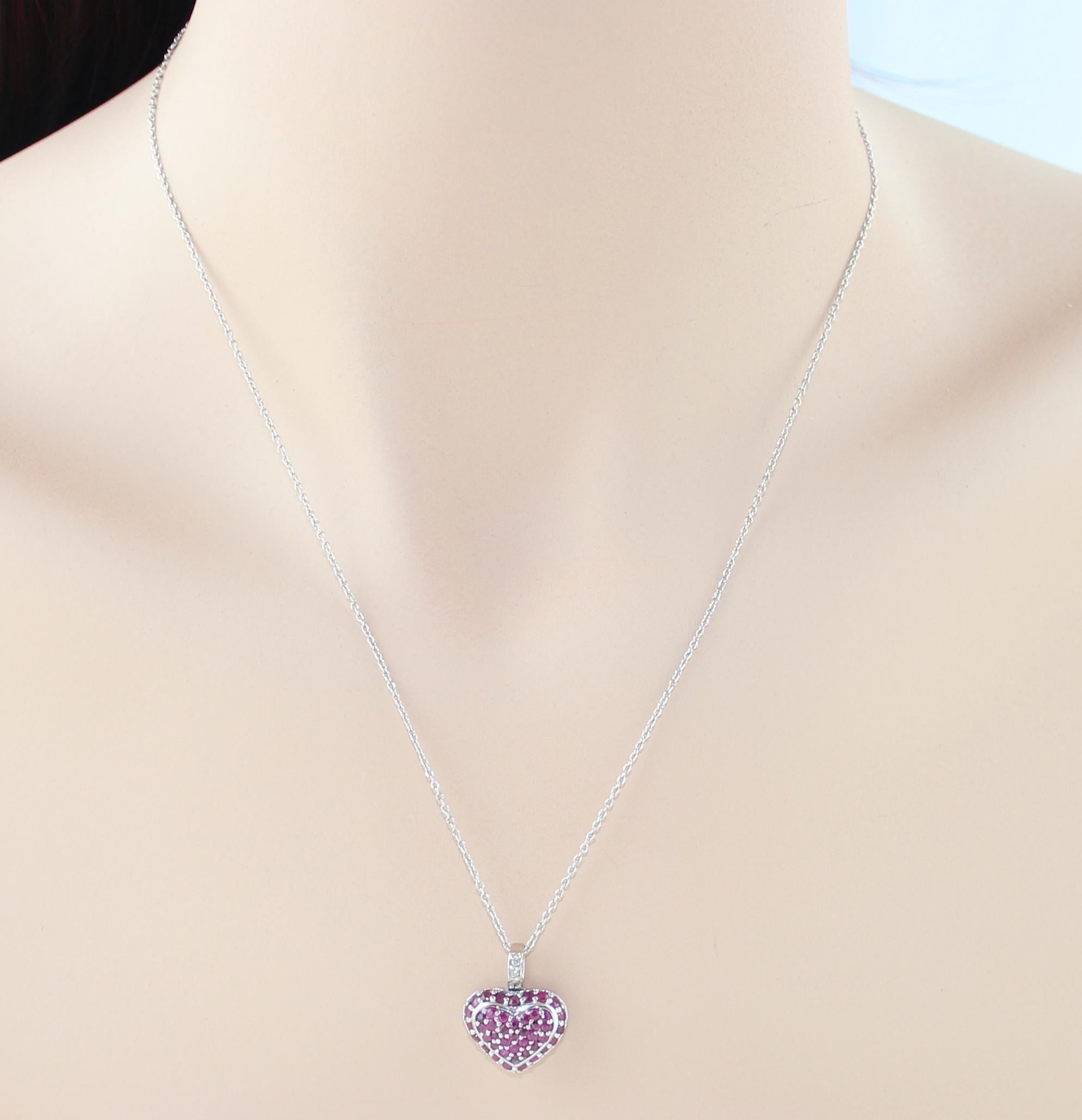 Collar Colgante Corazón de Oro con Rubí y Diamantes de 1,25 Quilates Corte redondo en venta