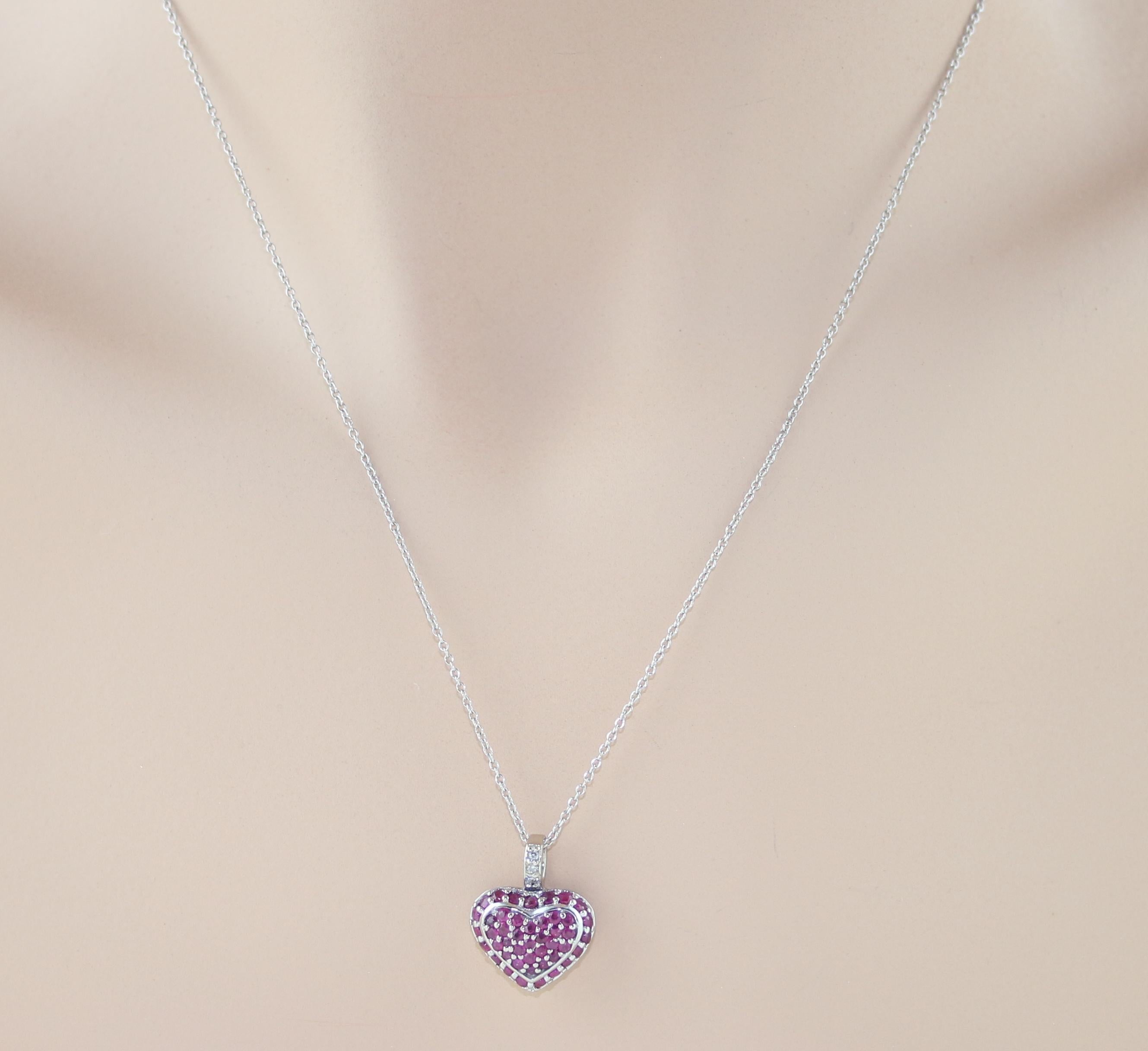 1.25 Carat Ruby and Diamond Gold Heart Pendant Necklace In New Condition For Sale In New York, NY