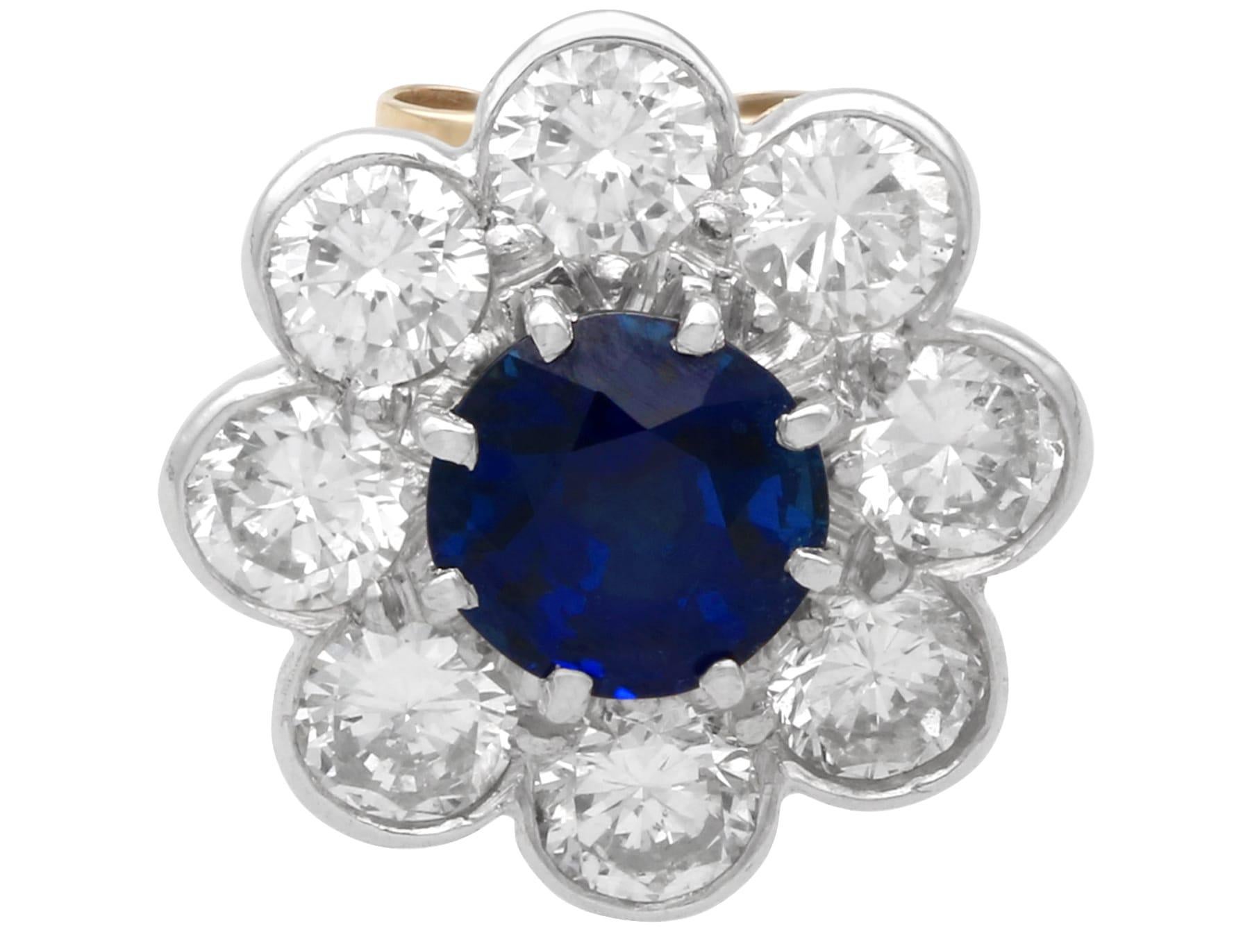 1.25 Carat Sapphire and 1.70 Carat Diamond, 18k Yellow Gold Cluster Earrings In Excellent Condition For Sale In Jesmond, Newcastle Upon Tyne