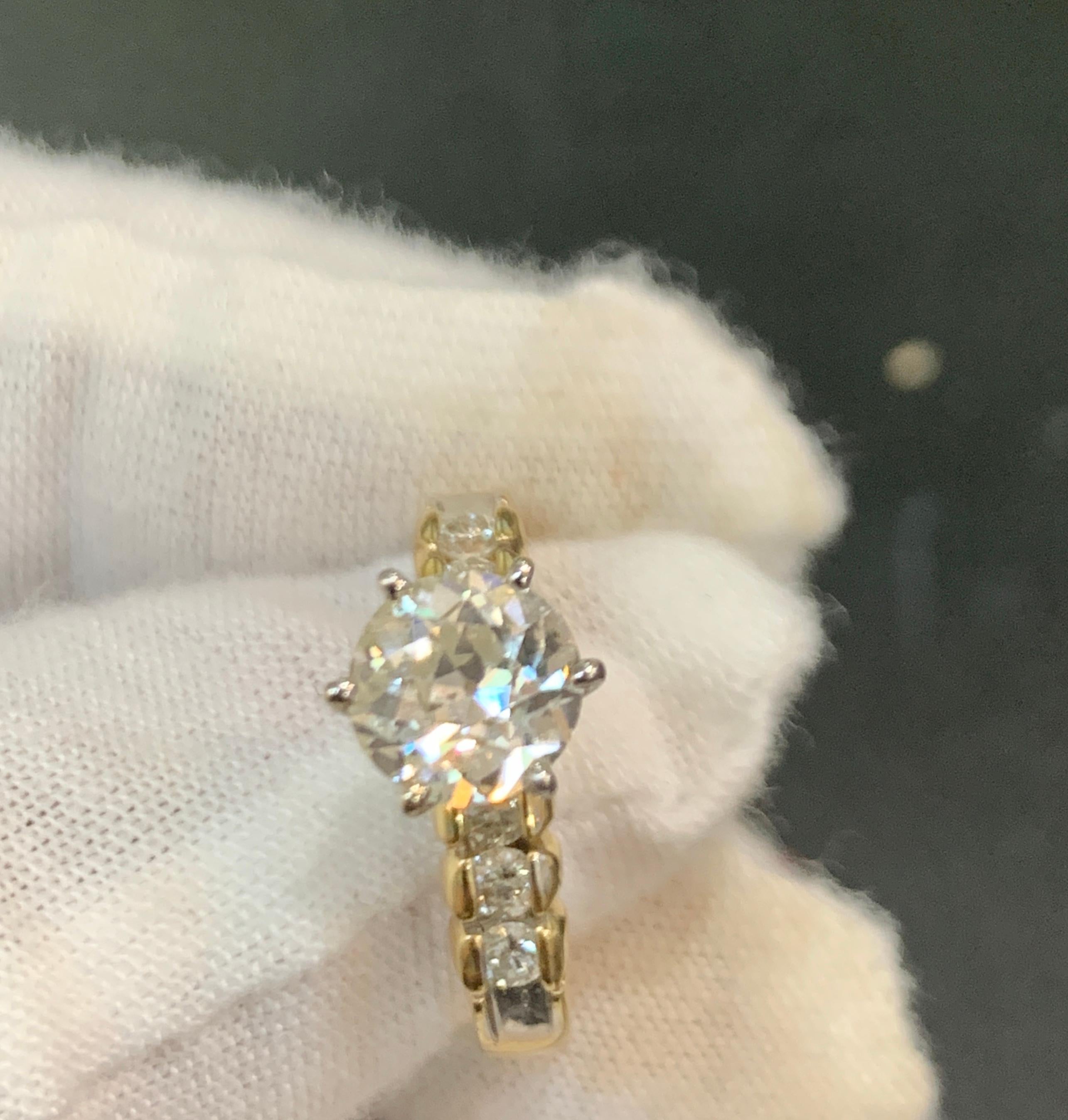 1.25 Carat Solitaire Round Center Diamond Engagement 14 Yellow Gold Ring + Band In Excellent Condition For Sale In New York, NY