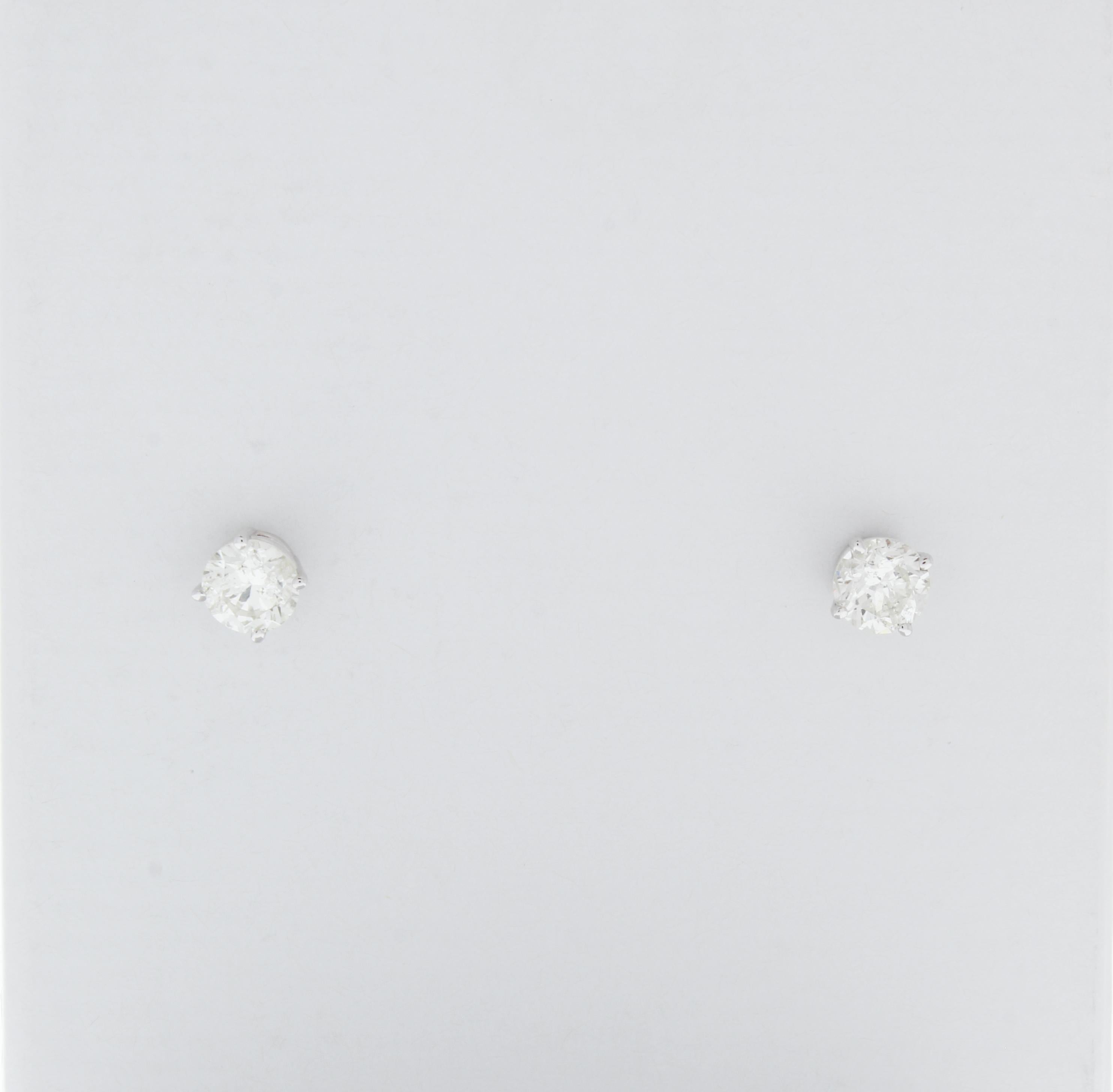 Taille ronde Clous d'oreilles en or rose 14 carats avec diamants de 1,25 carat au total en vente