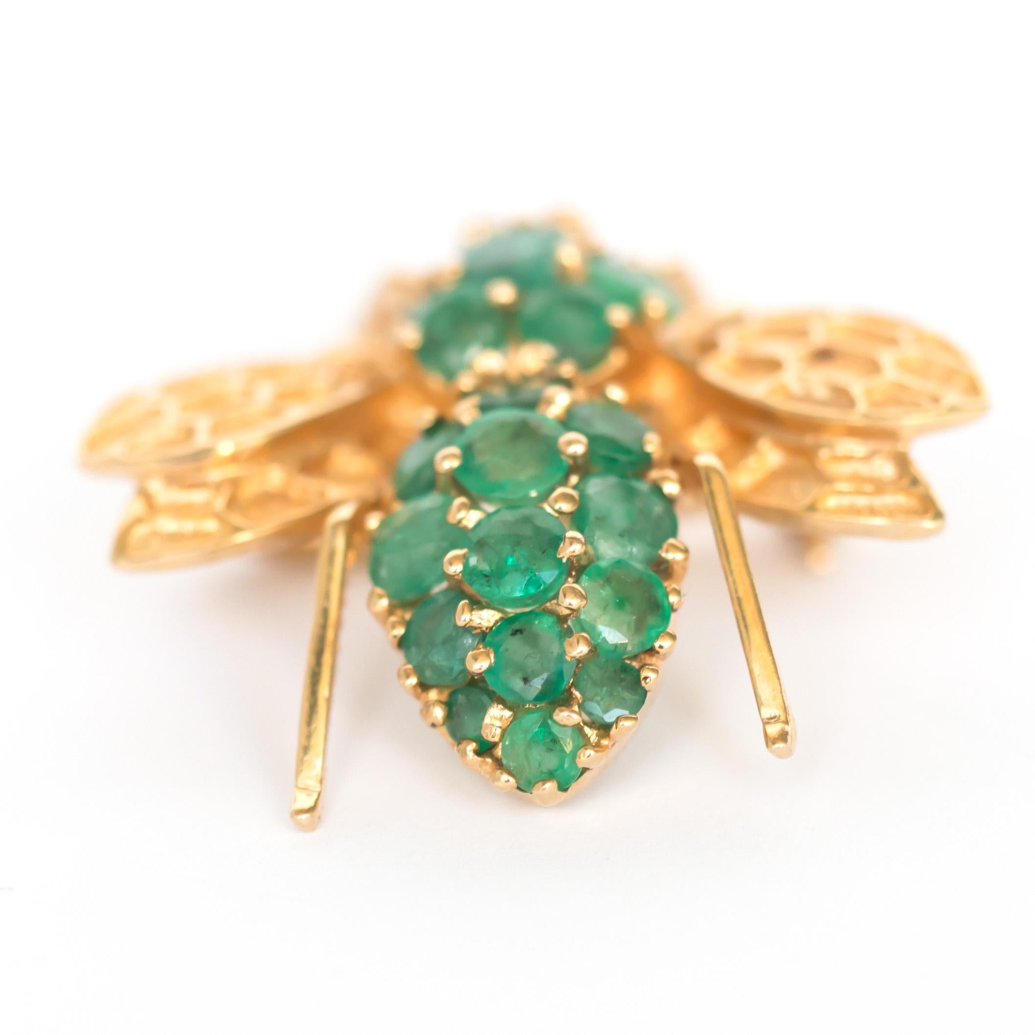 Retro 1.25 Carat Total Weight Emerald Yellow Gold Brooch For Sale