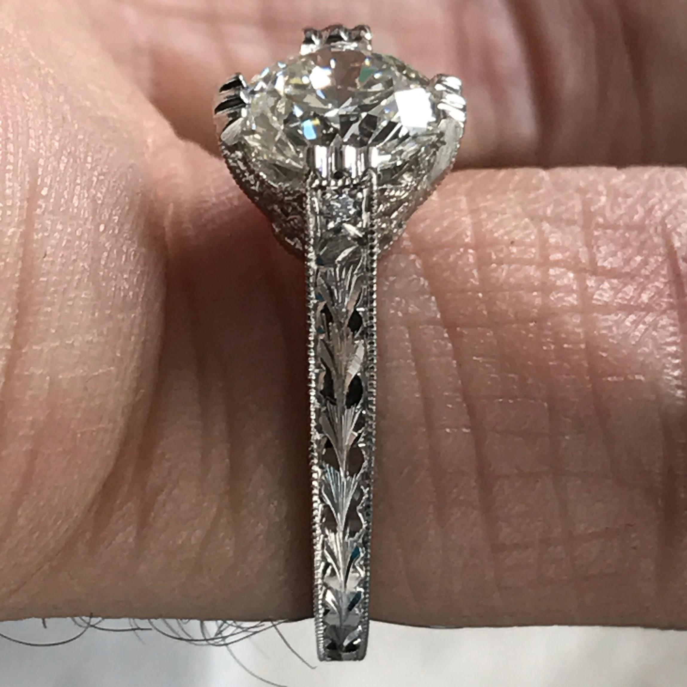 Modern 1.25 Carat Approximate Round Diamond Flower Ring 14 Karat White Gold, Ben Dannie For Sale
