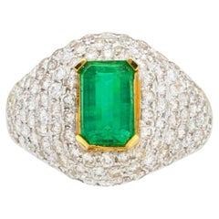 1,25 Karat sambischer Smaragd und Diamant Pave Cluster Art Deco Ring