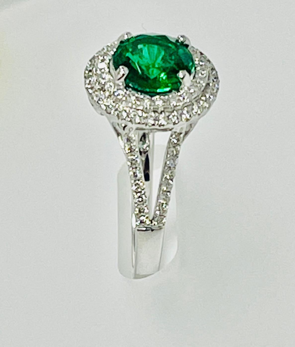 Round Cut 1.25 Carat Zambian Emerald Diamond Cocktail Ring For Sale