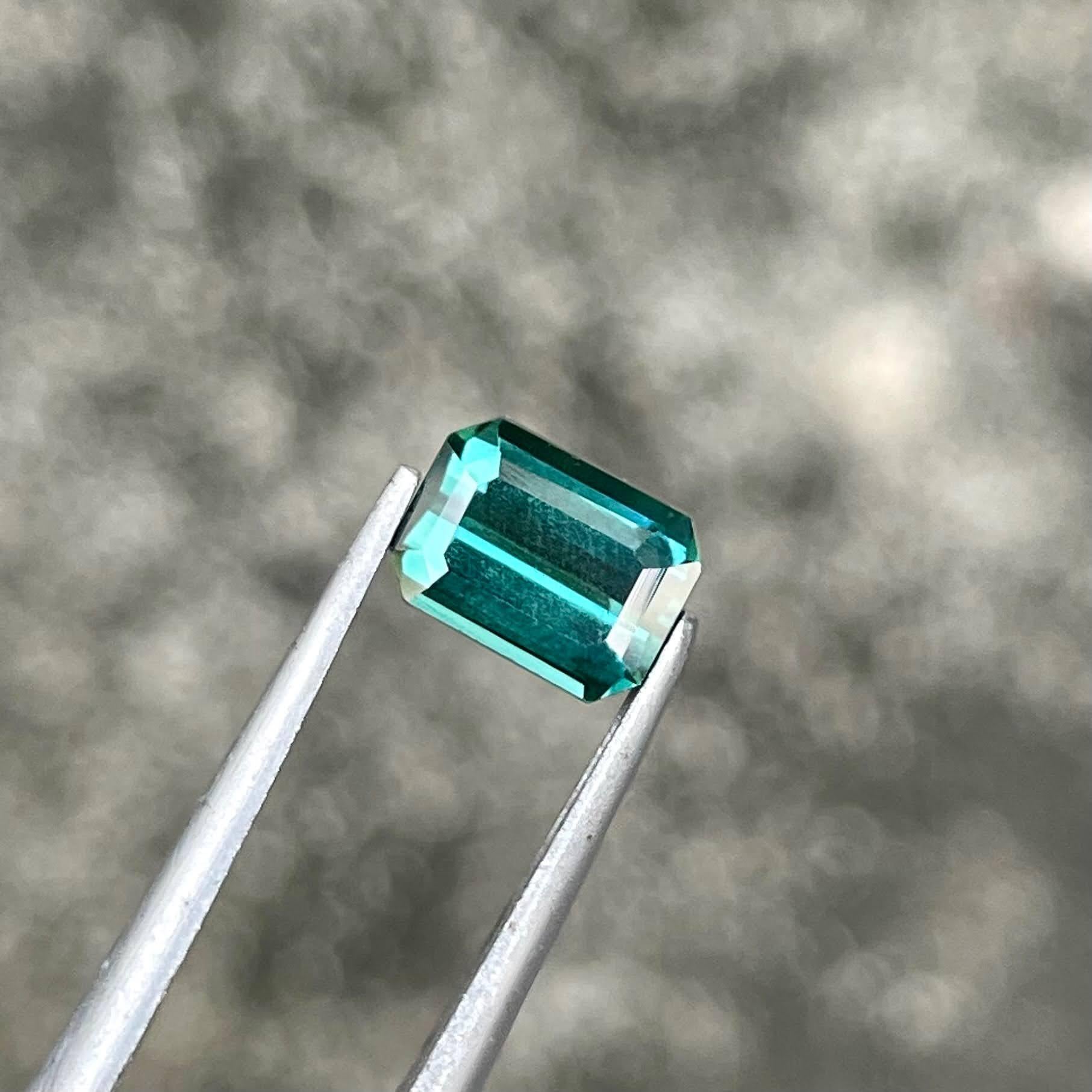 Moderno 1,25 Carati di Tormalina Blu Taglio Smeraldo Gemma Naturale Afgana in vendita