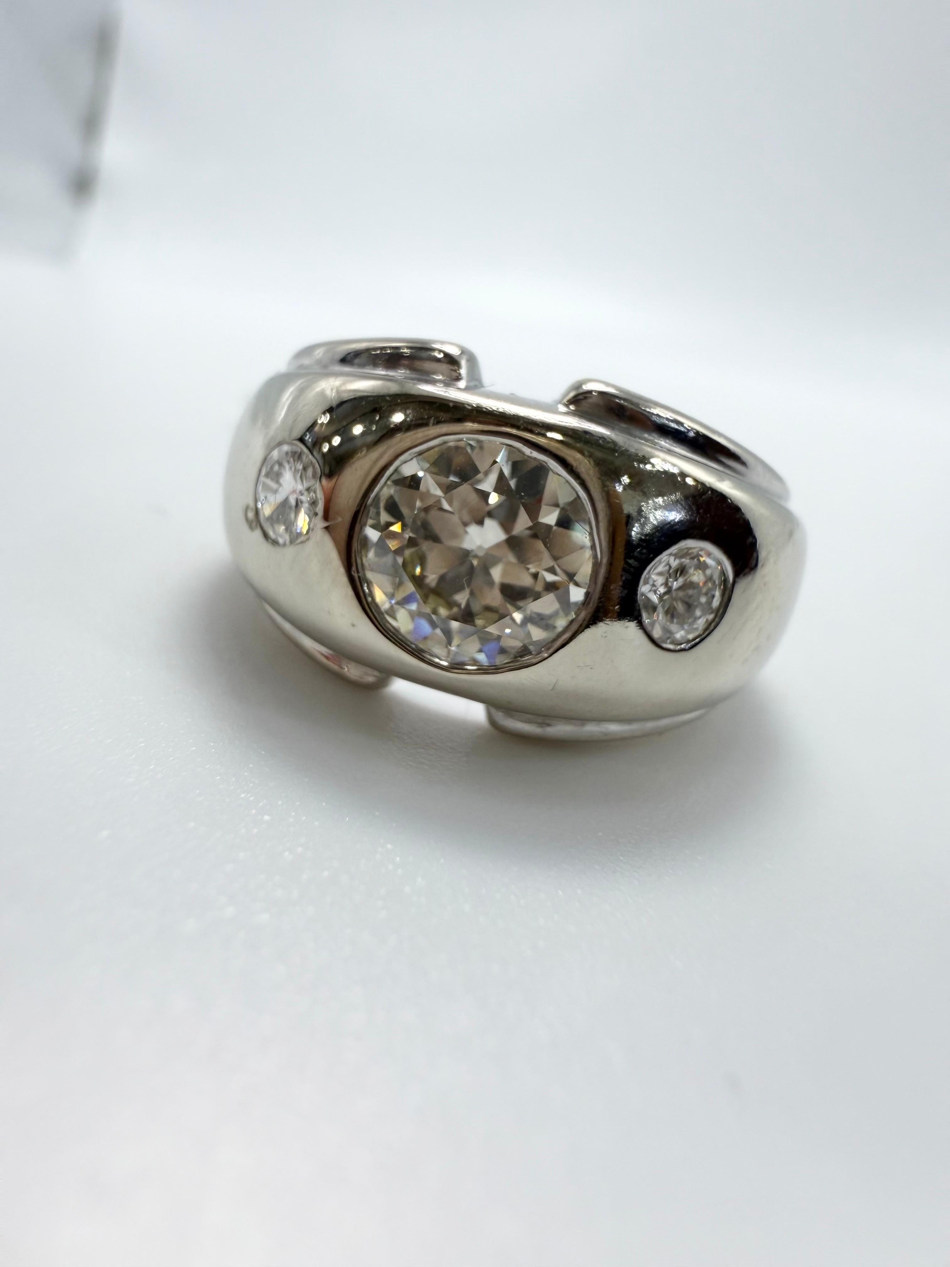 Stunning modern diamond ring for a woman or a man. Can be a wedding band or a dressy ring! Made in 14KT gold with natural stunning diamond, all diamonds are totaling 1.25 carats SI clarity and G color.

**Alle Artikel verlassen unser Haus mit einem