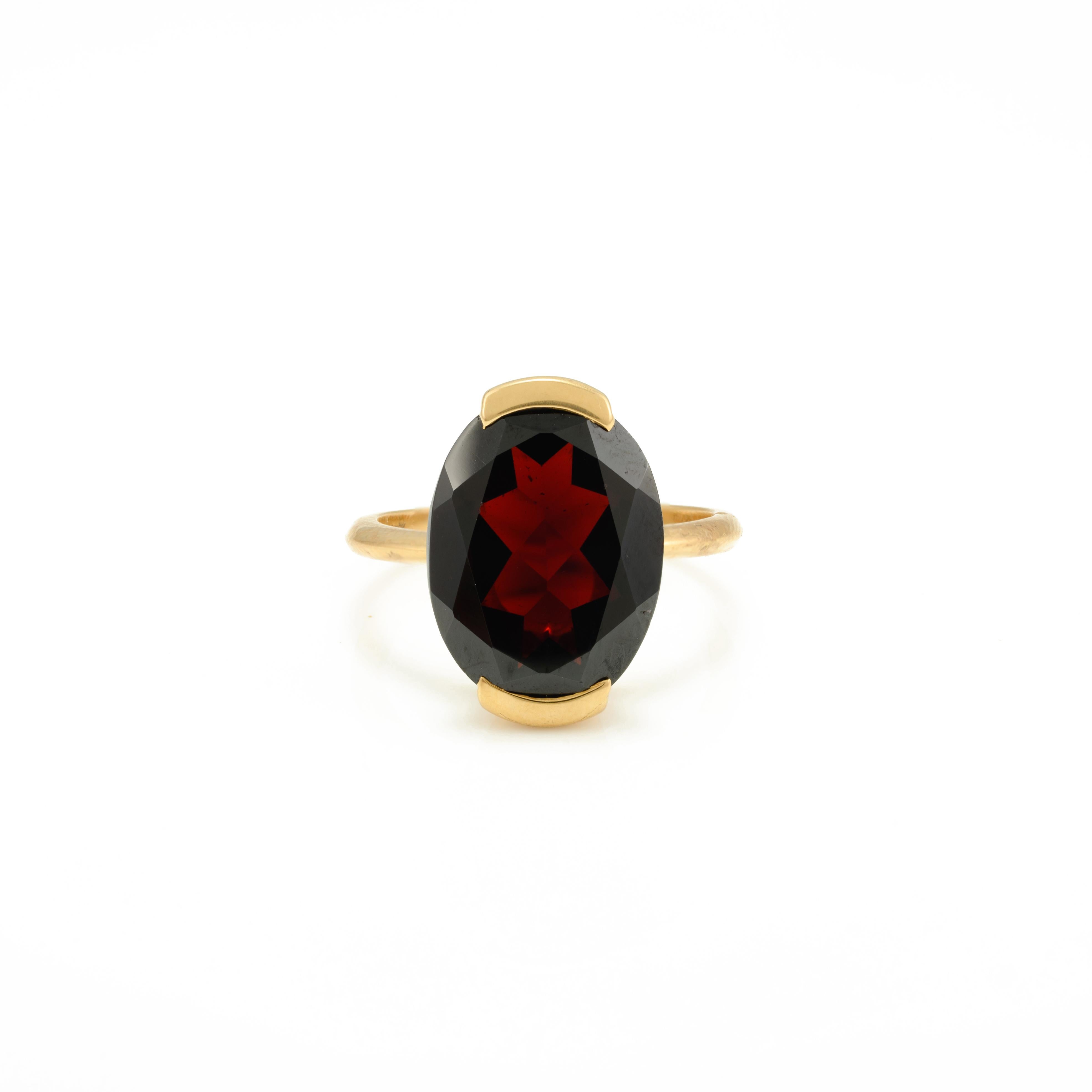 For Sale:  12.5 Carats Natural Garnet Single Stone Ring Set in 18k Solid Yellow Gold 3