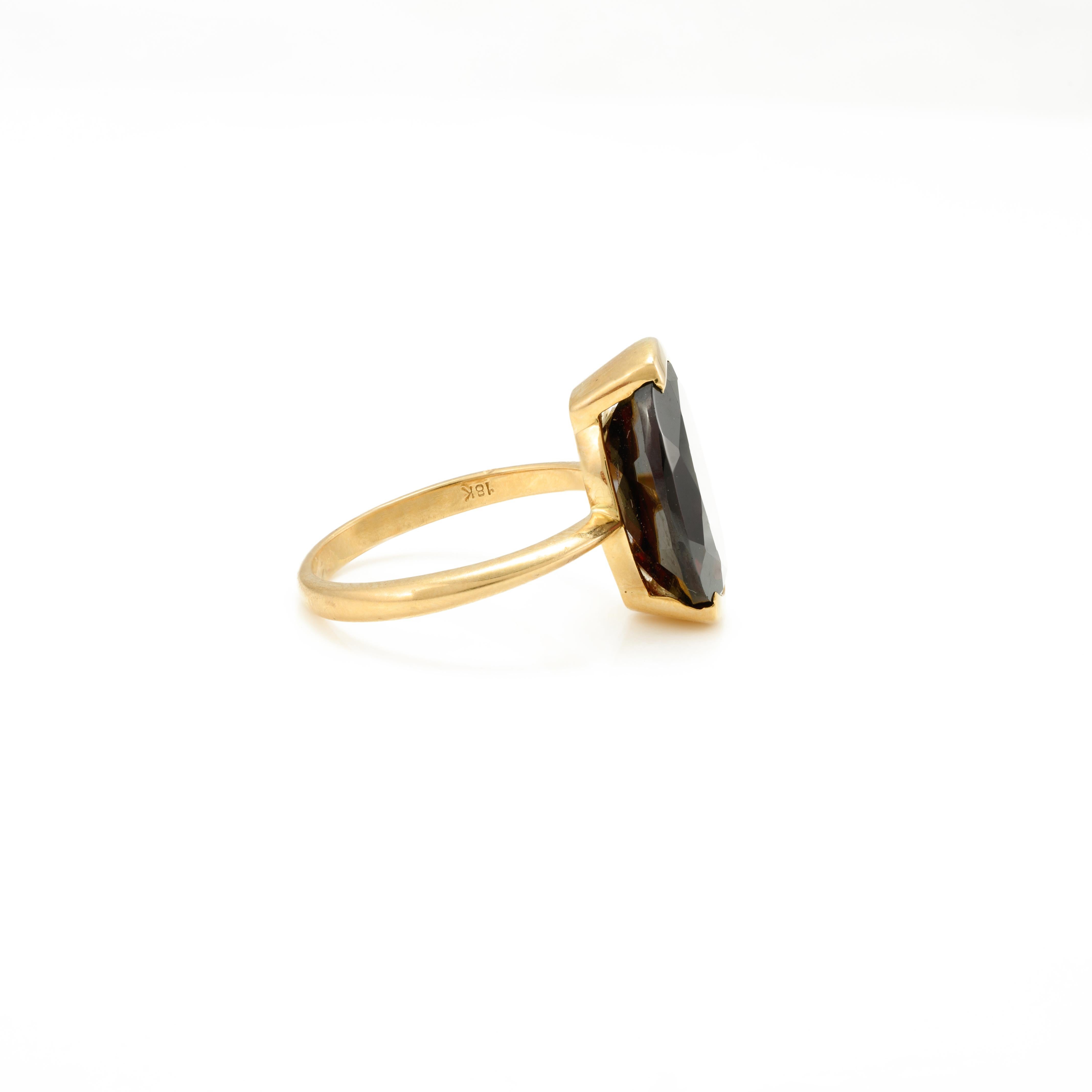En vente :  12.5 Carats Natural Garnet Single Stone Ring set in 18k Solid Yellow Gold 7
