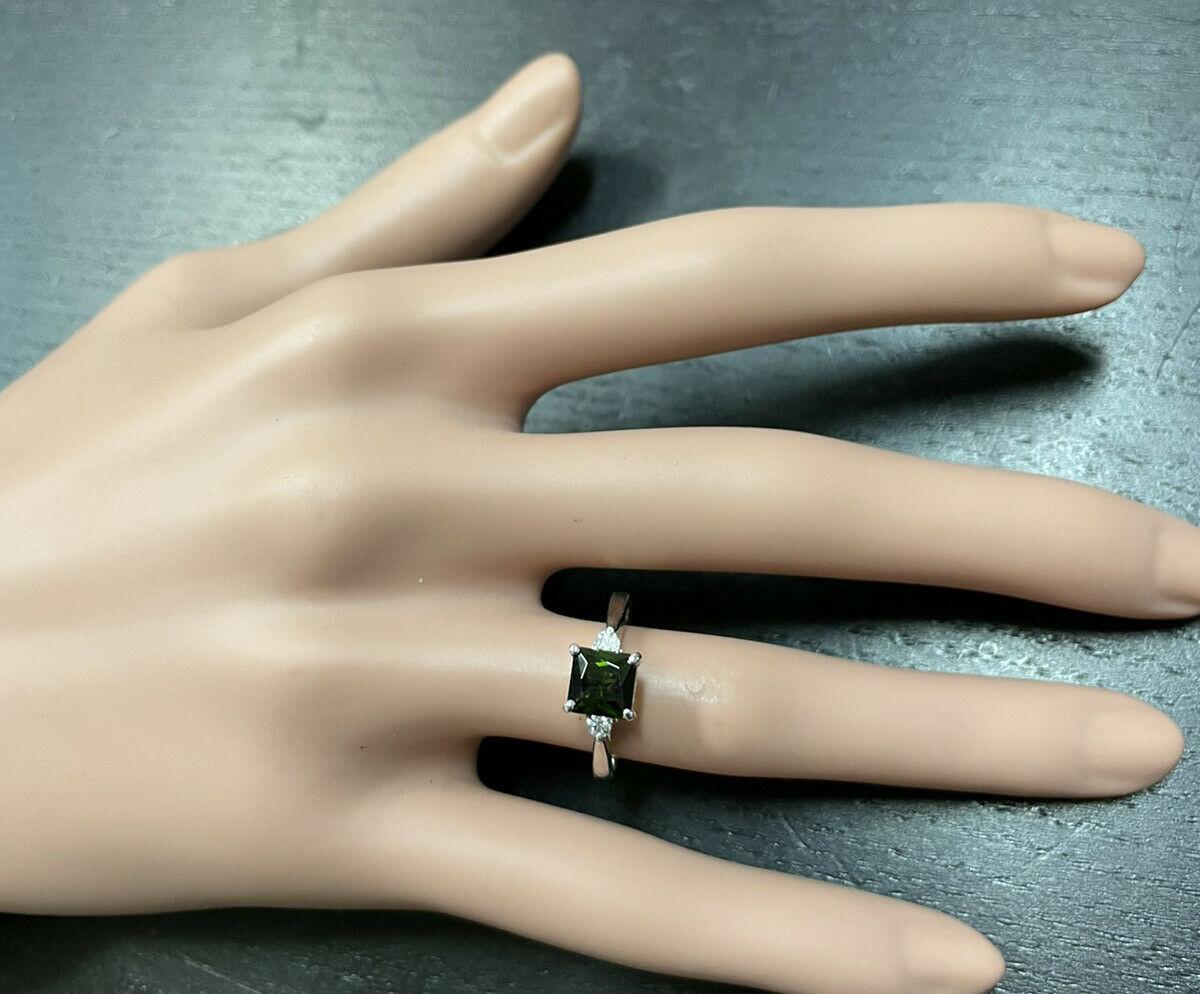 Anillo de oro blanco macizo de 14 quilates con turmalina verde natural y diamante de 1,25 quilates en venta 3