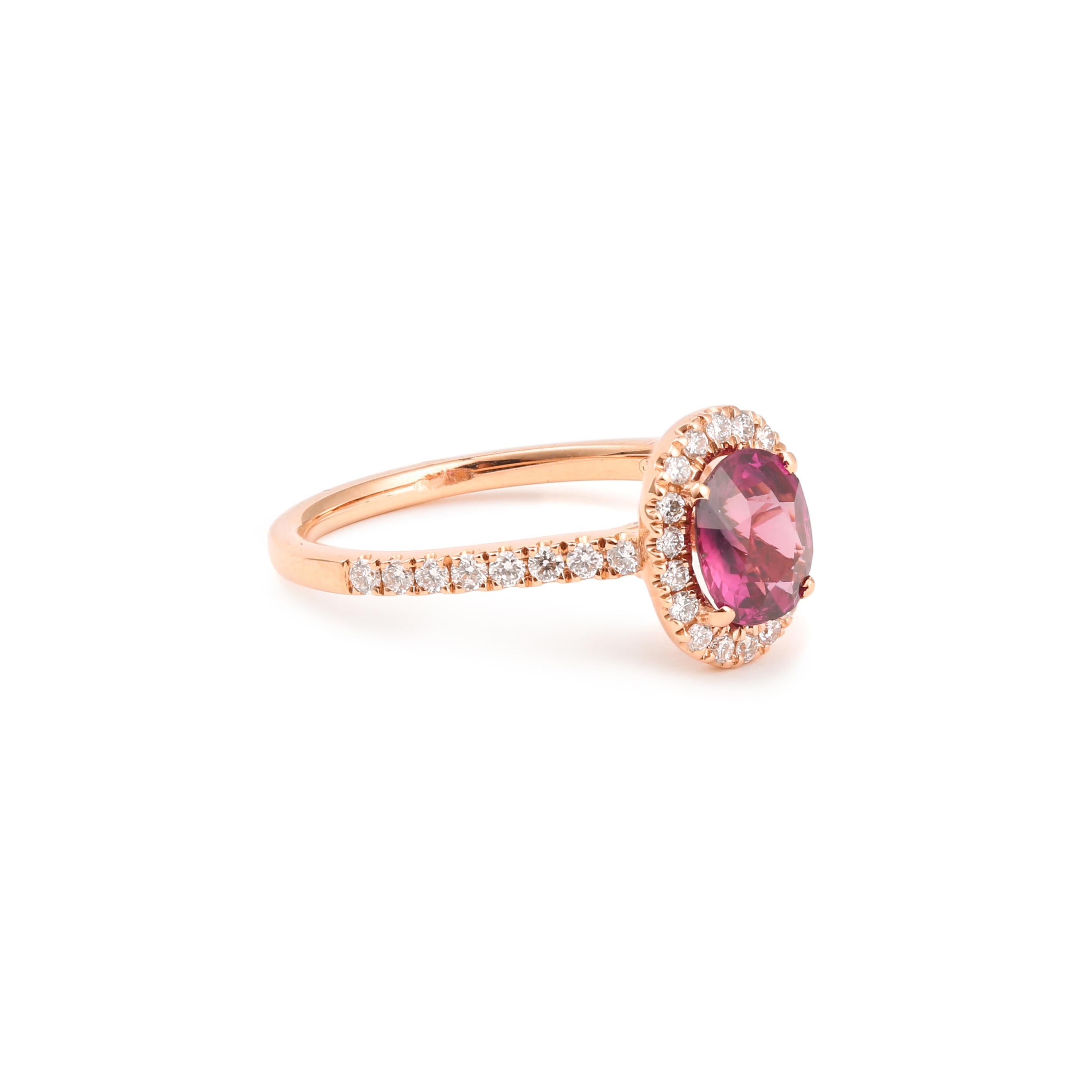 Lovely pompadour ring in rose gold set with an oval pink sapphire and a pavement of brilliant cut diamonds.

Pink sapphire weight : 1.25 carats

Total estimated weight of diamonds : 0.40 carats

Dimensions : 10.62 x 8.58 x 6.83 mm (0.418 x 0.338 x